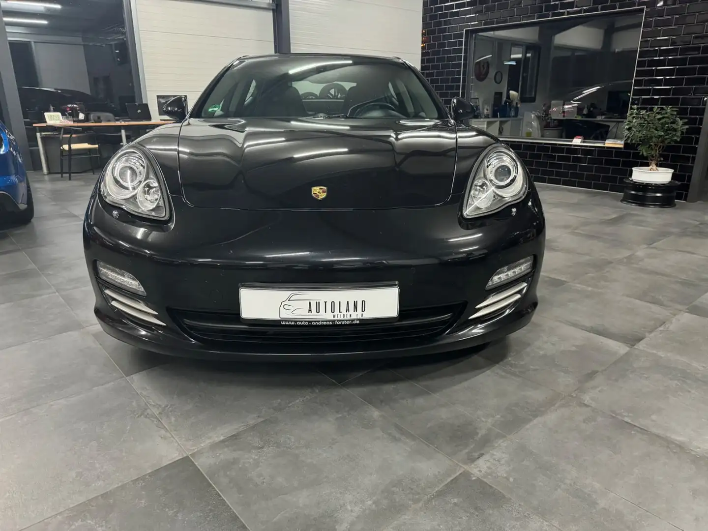 Porsche Panamera 4 Schwarz - 2