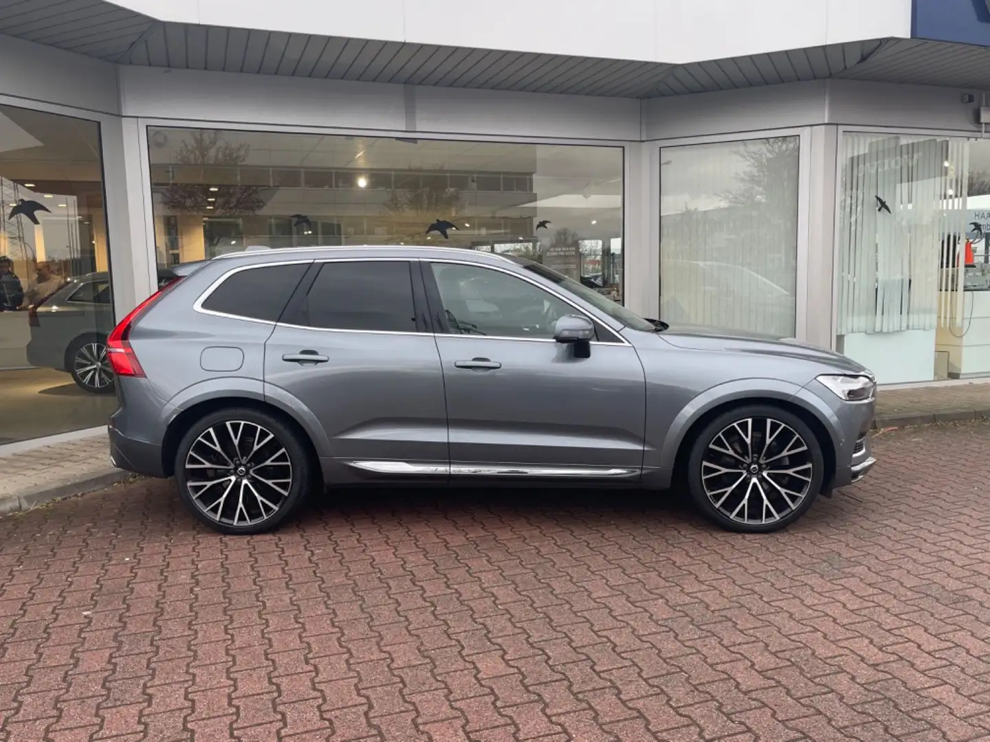 Volvo XC60 T6 AWD Recharge Inscription Geartronic Grijs - 2