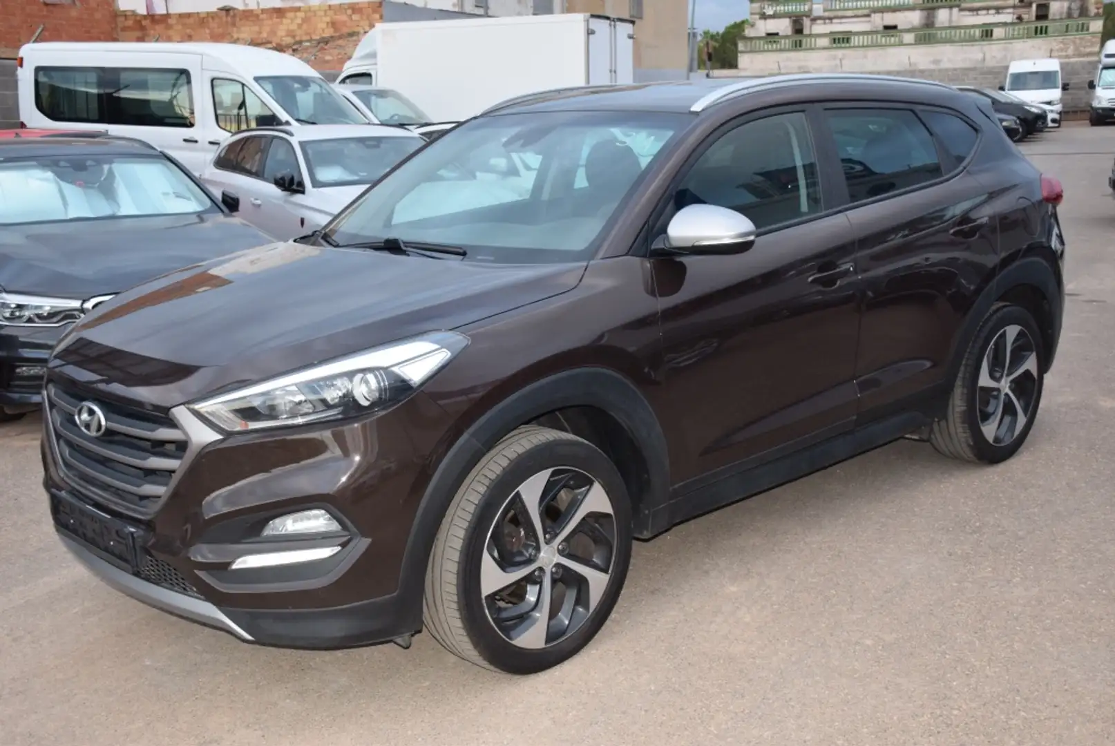 Hyundai TUCSON 1.7CRDI BD Essence 4x2 Marrón - 2