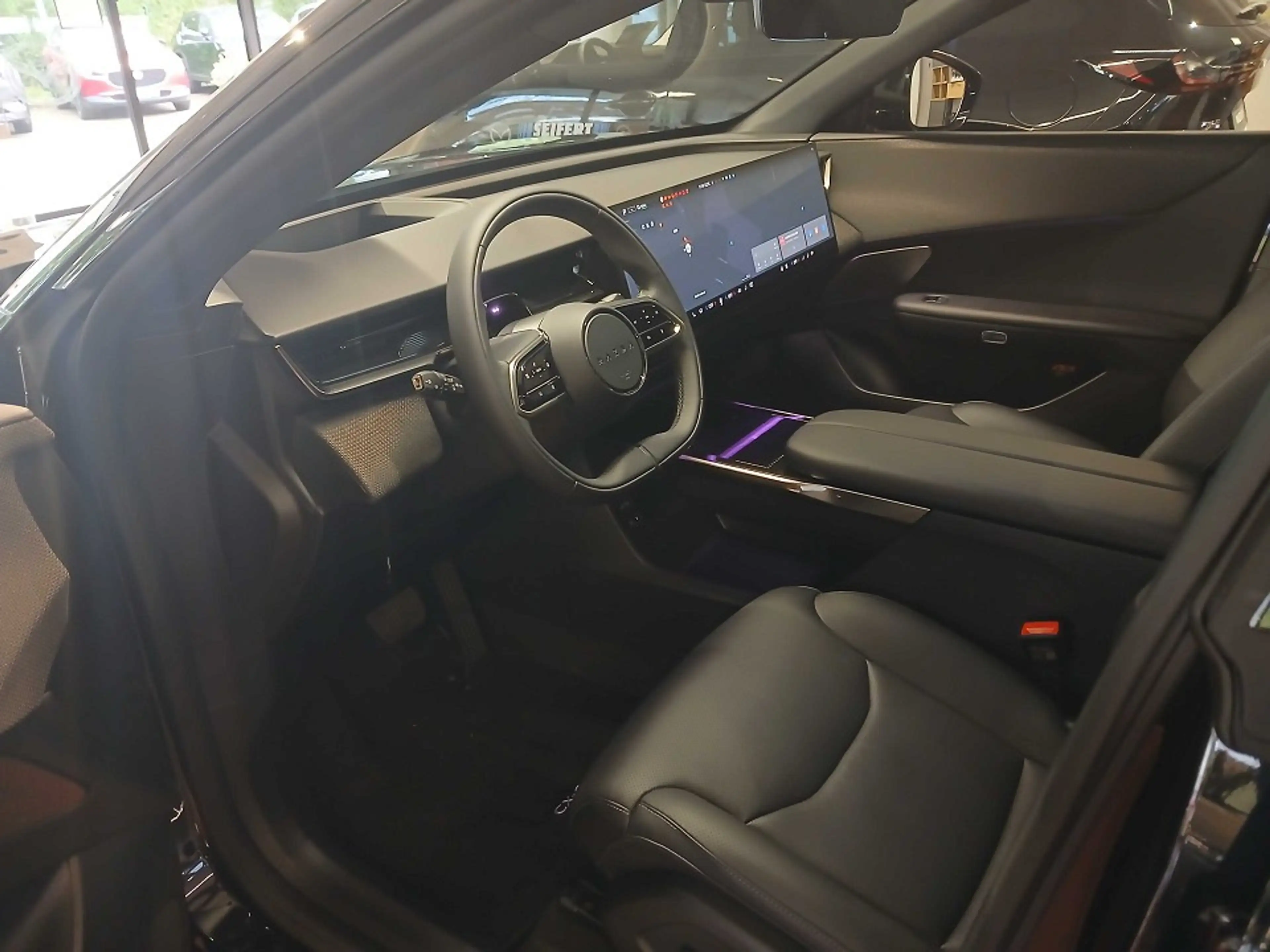 Mazda CX-6e EV 258ps — photo 7