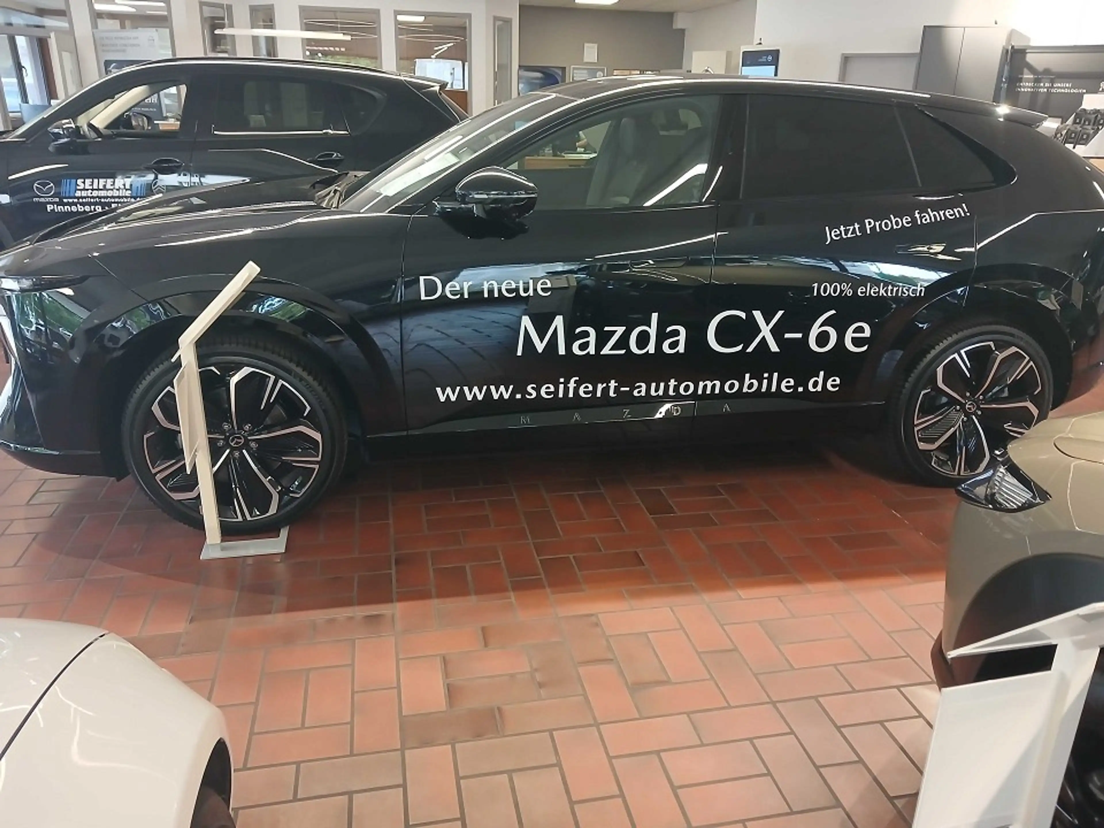 Mazda CX-6e EV 258ps — photo 3