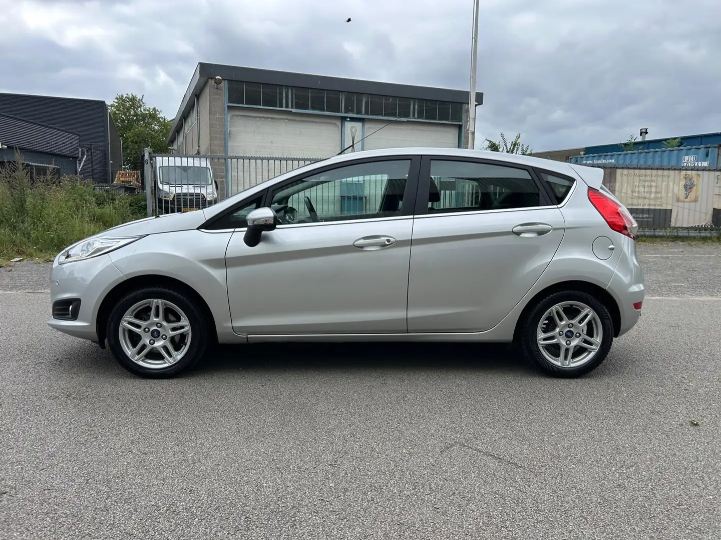 Ford Fiesta 1.0 EcoBoost Titanium Led/Navi/Bluetooth/Trekhaak Grijs - 2