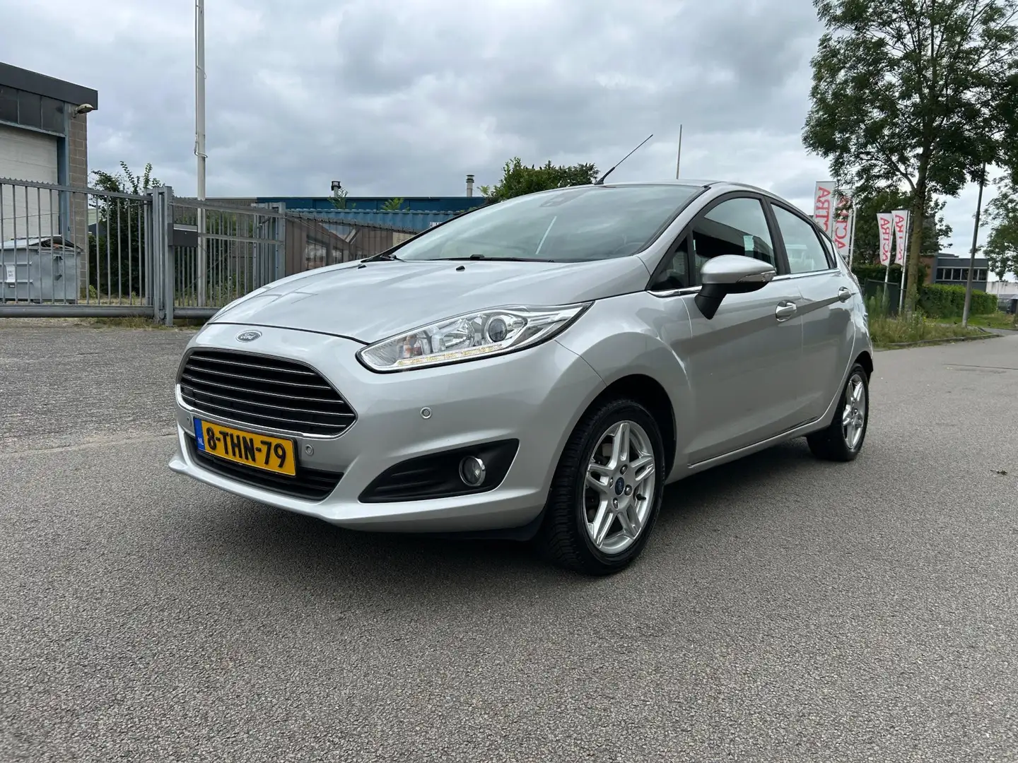 Ford Fiesta 1.0 EcoBoost Titanium Led/Navi/Bluetooth/Trekhaak Grijs - 1