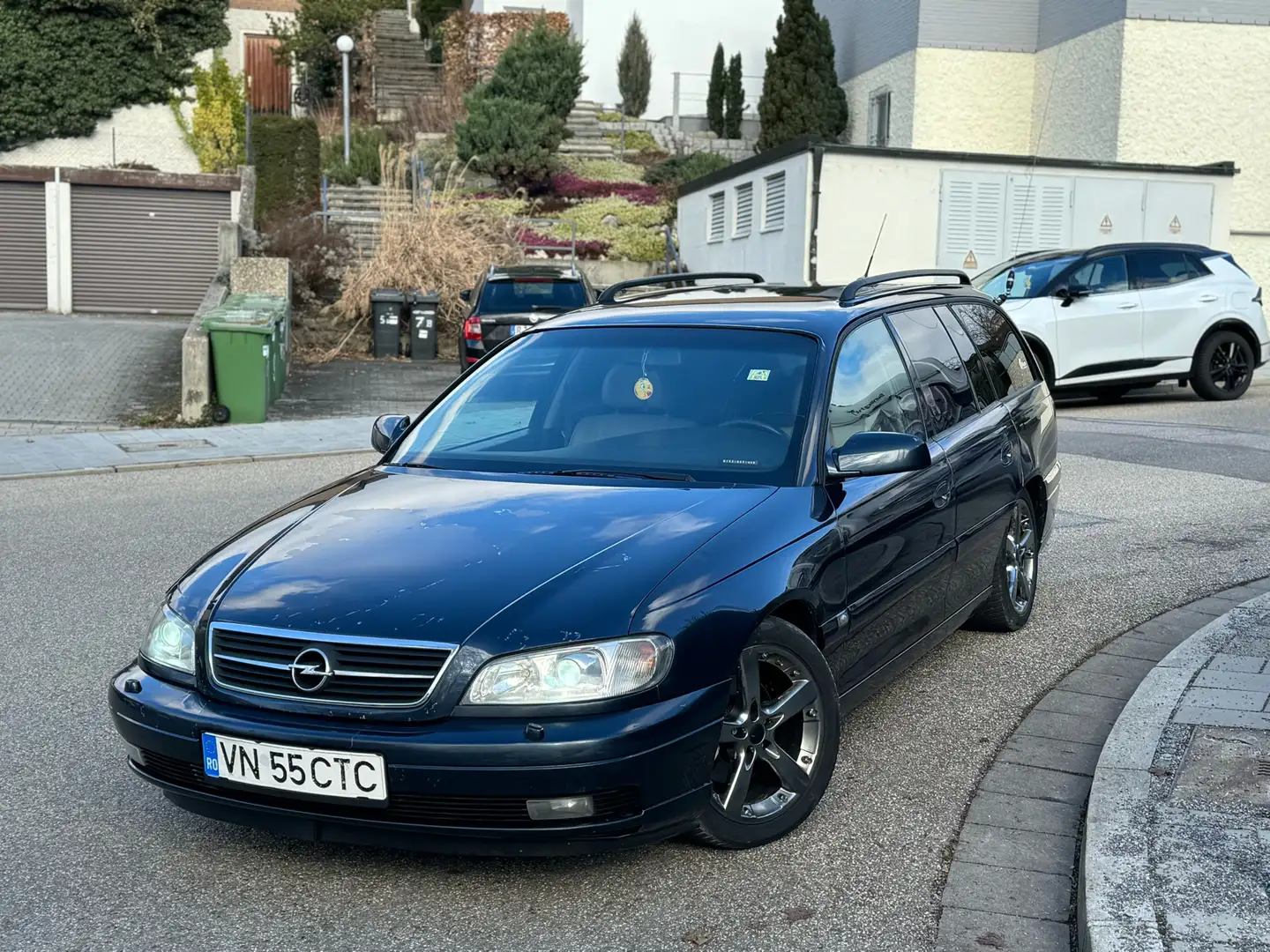 Opel Omega Caravan 2.5 DTI Selection Blauw - 1