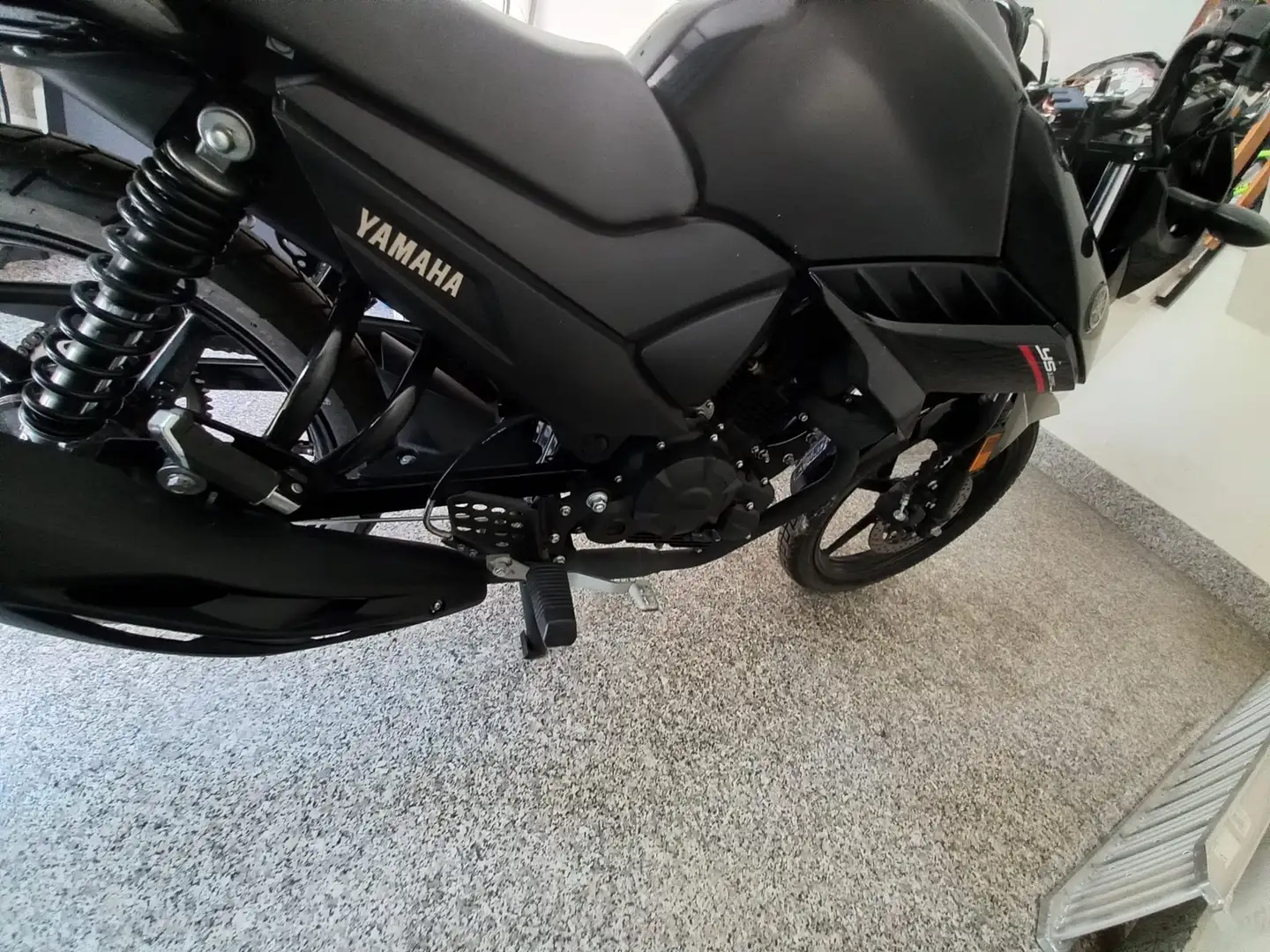 Yamaha YS 125 Black - 2