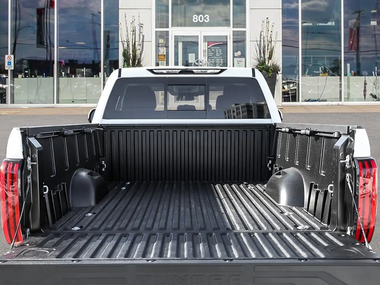 Toyota Tundra снимка Toyota Tundra