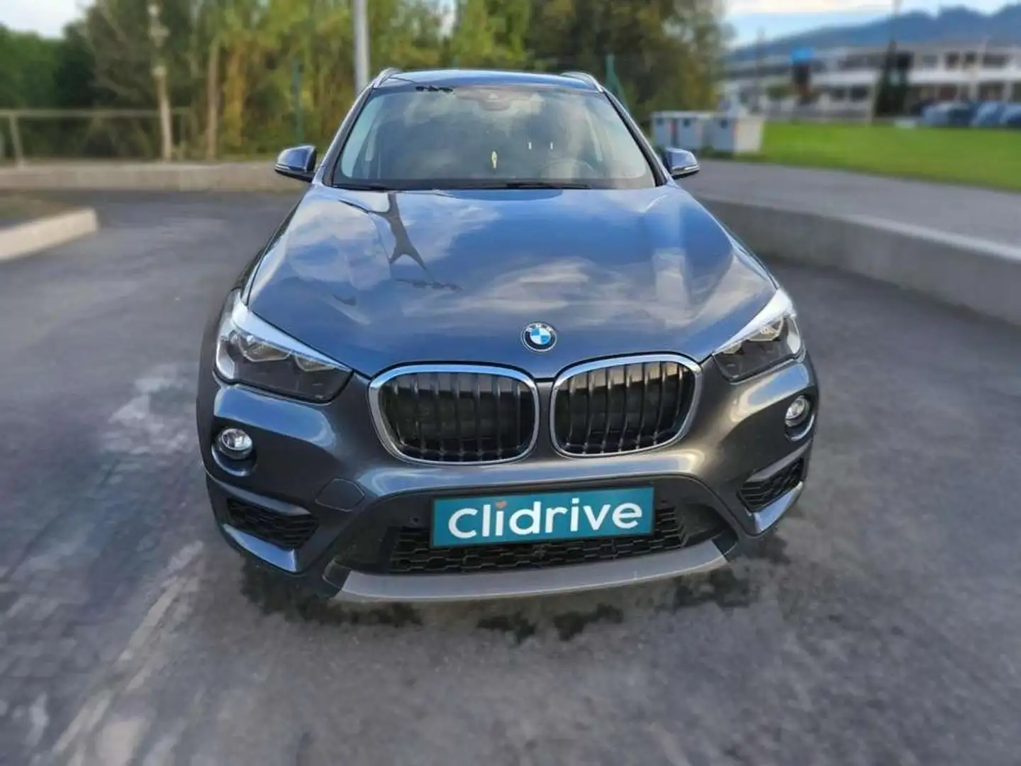 BMW X1 sDrive 18d Bleu - 2