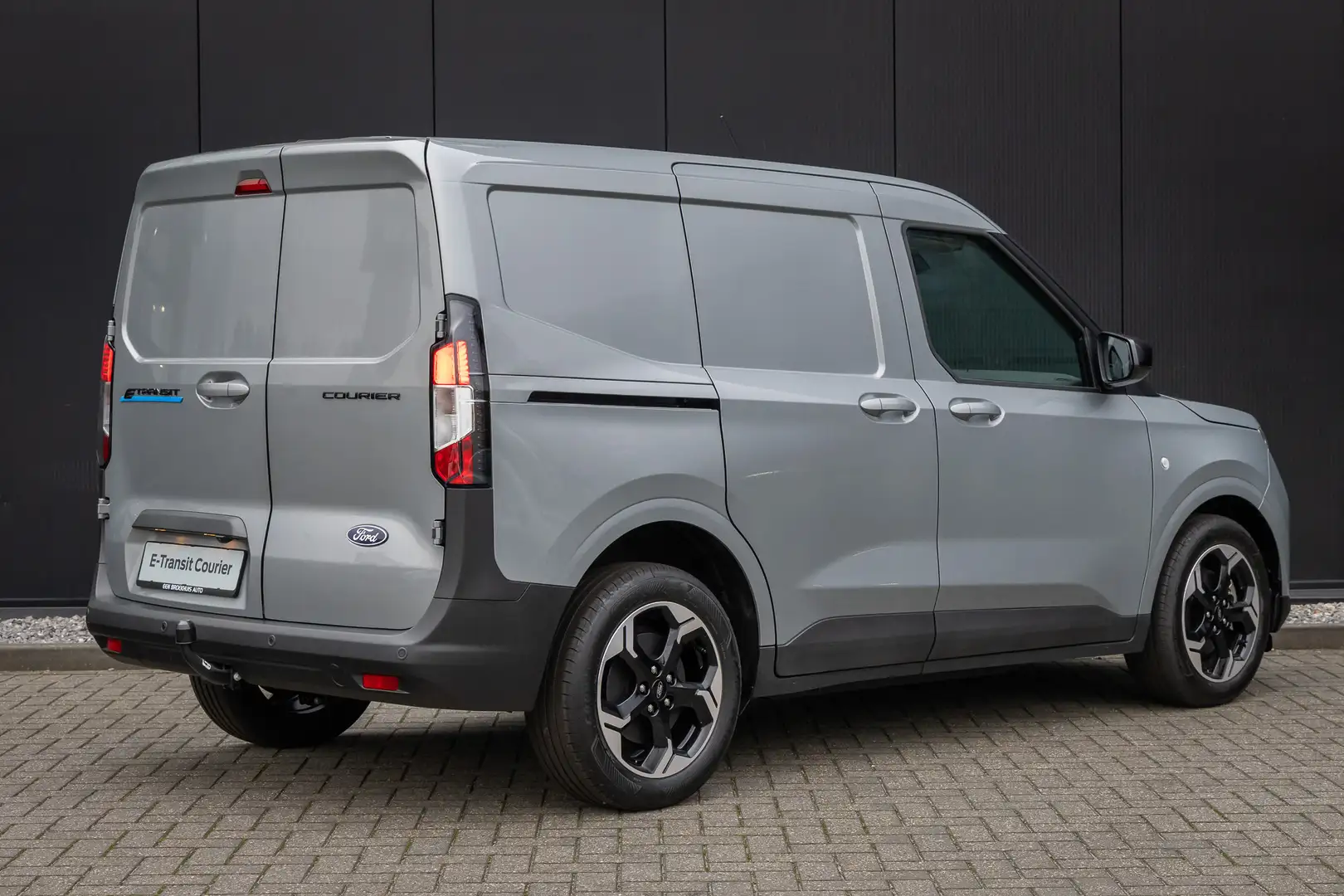Ford E-Transit Cour. E-Transit Courier Limited 44 kWh | DIRECT LE Zilver - 2