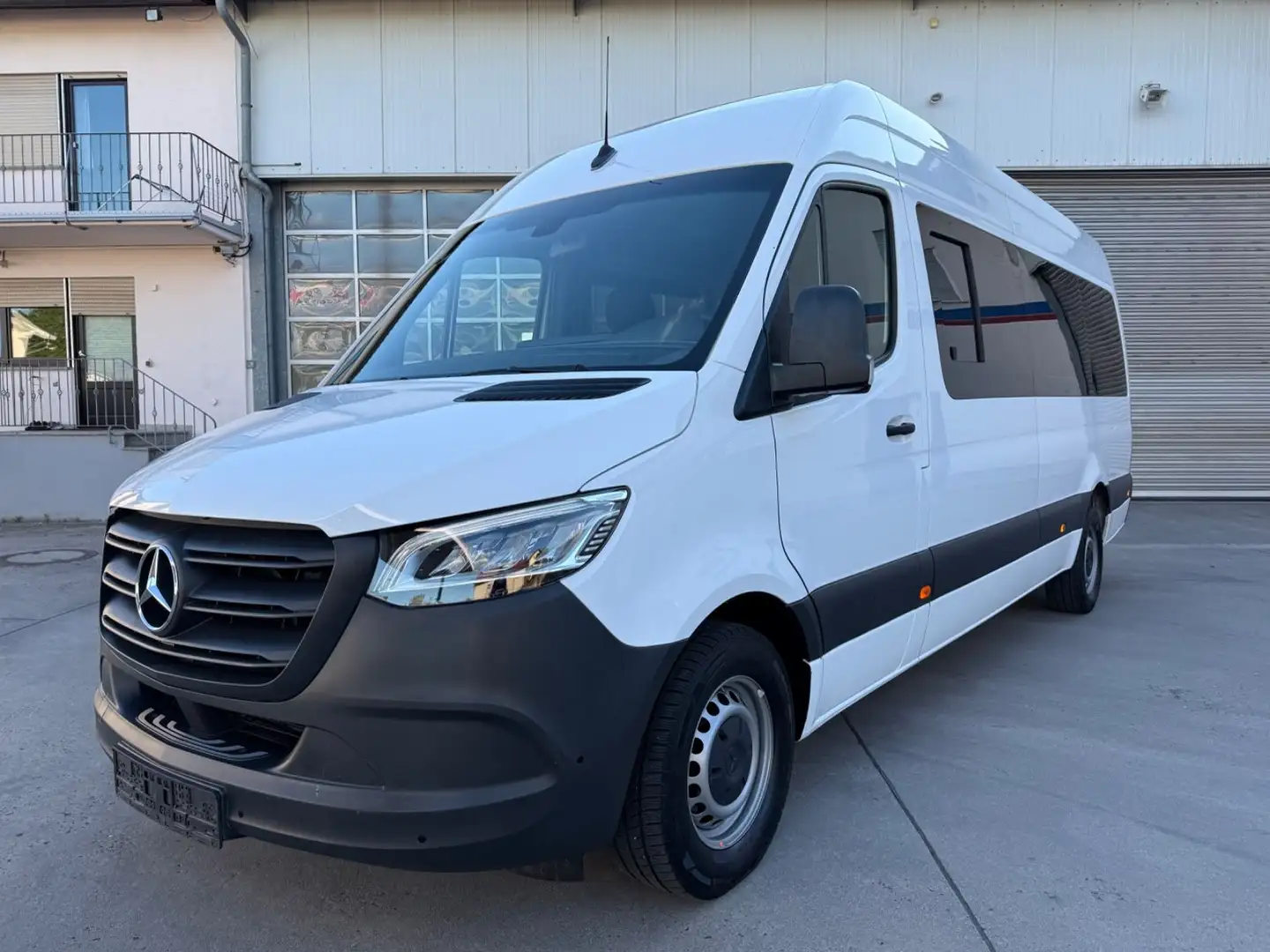 Mercedes-Benz Sprinter Tourer 319 CDI Navi Klima Kamera MBUX Weiß - 2