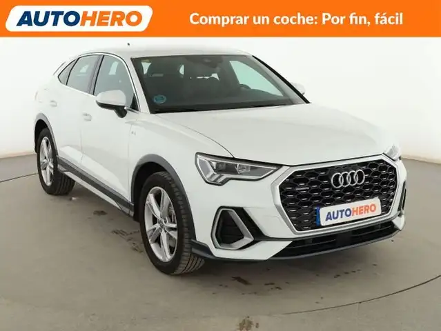 Audi Q3 view 8