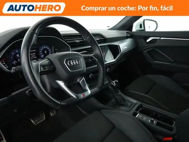 Audi Q3 view 12