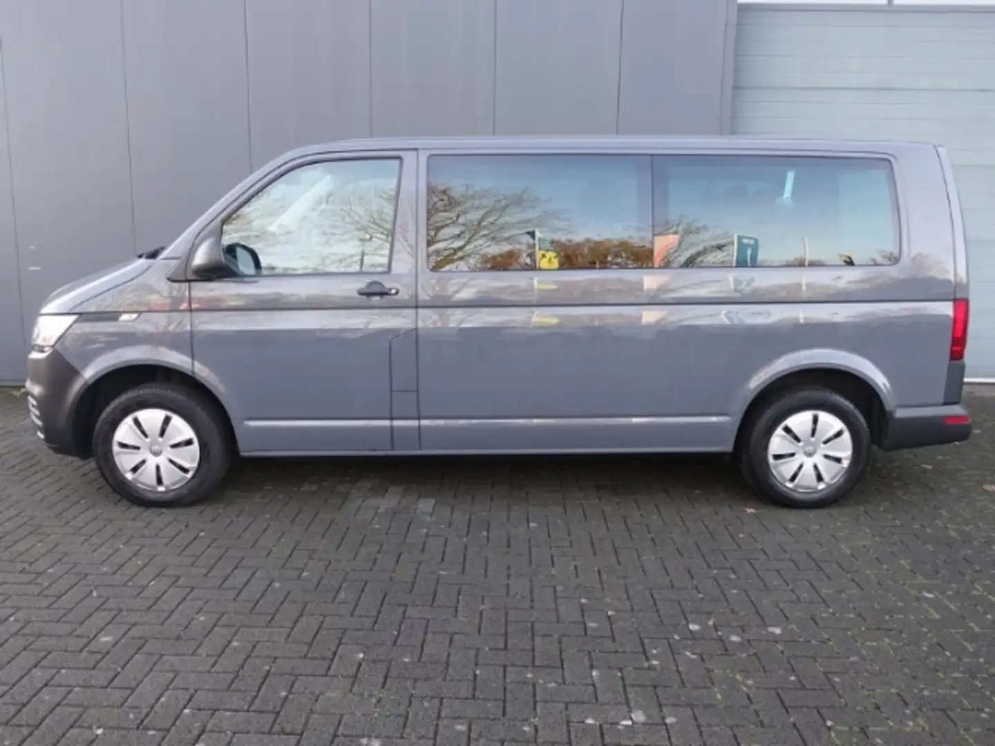 Volkswagen T6.1 Kombi LANGER RADSTAND+9 SITZPLÄTZE+2xPDC Gris - 2