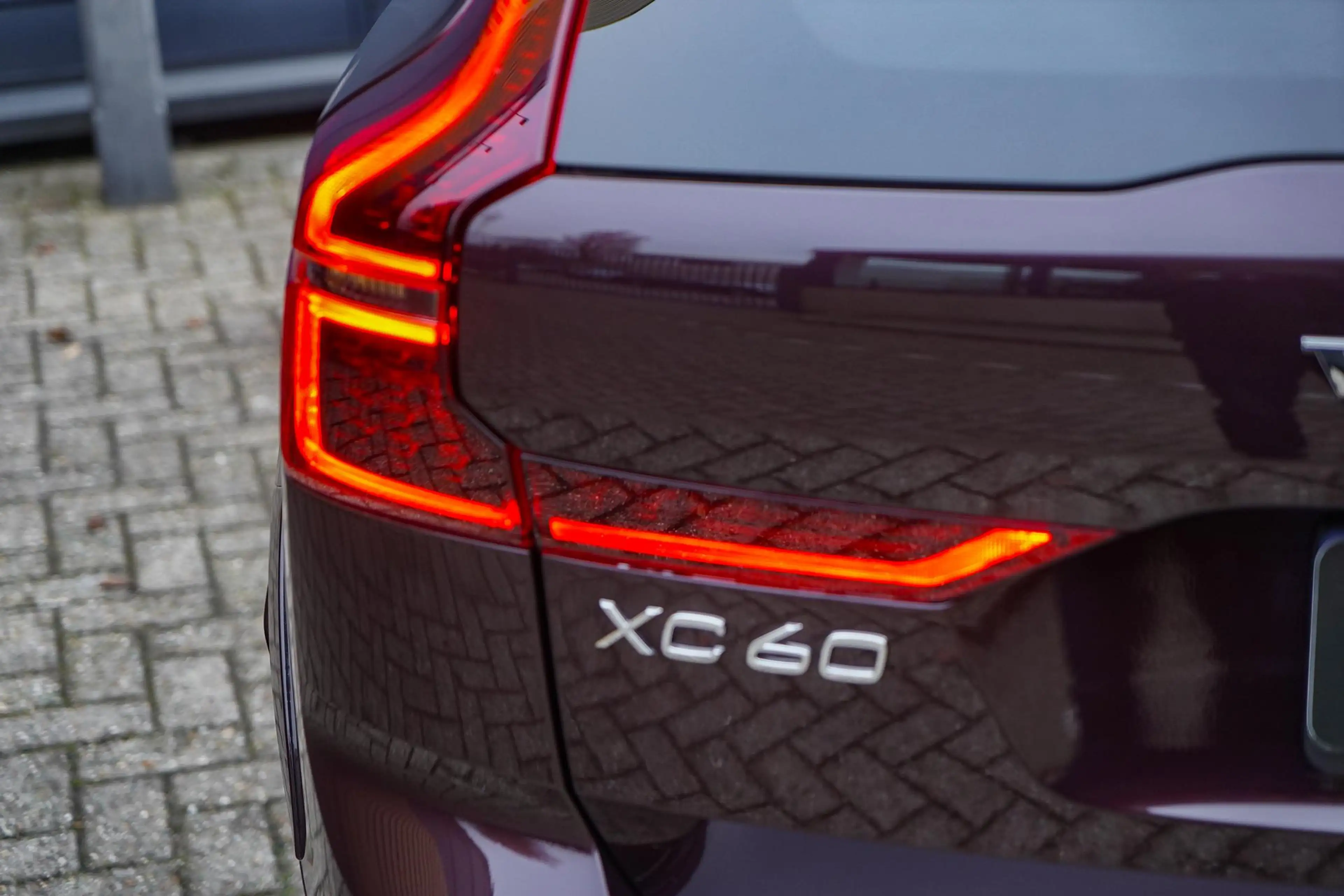 Volvo XC60 2.0 T6 Plug-in hybrid AWD Ultra Dark Executive | G — photo 8