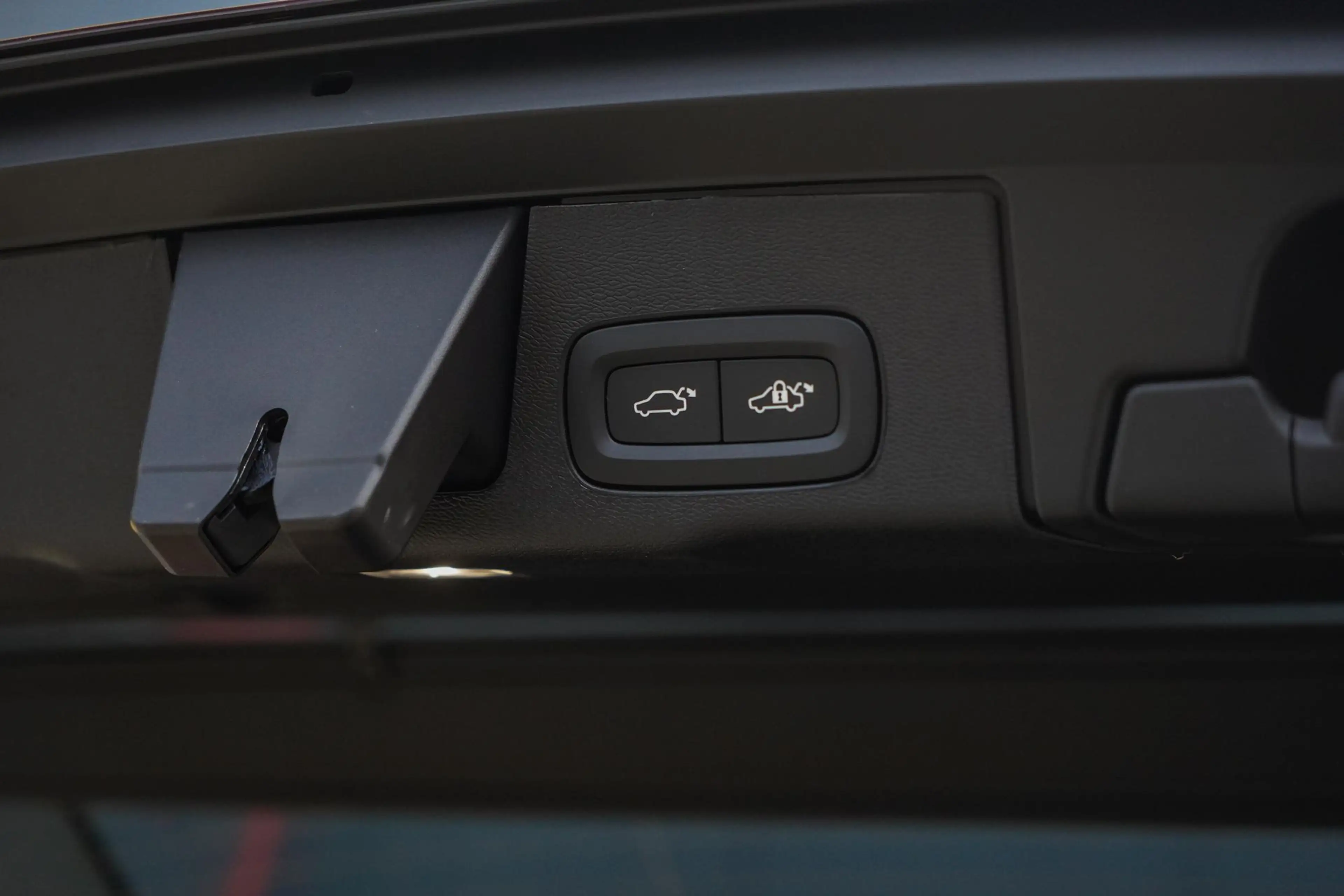 Volvo XC60 2.0 T6 Plug-in hybrid AWD Ultra Dark Executive | G — photo 11