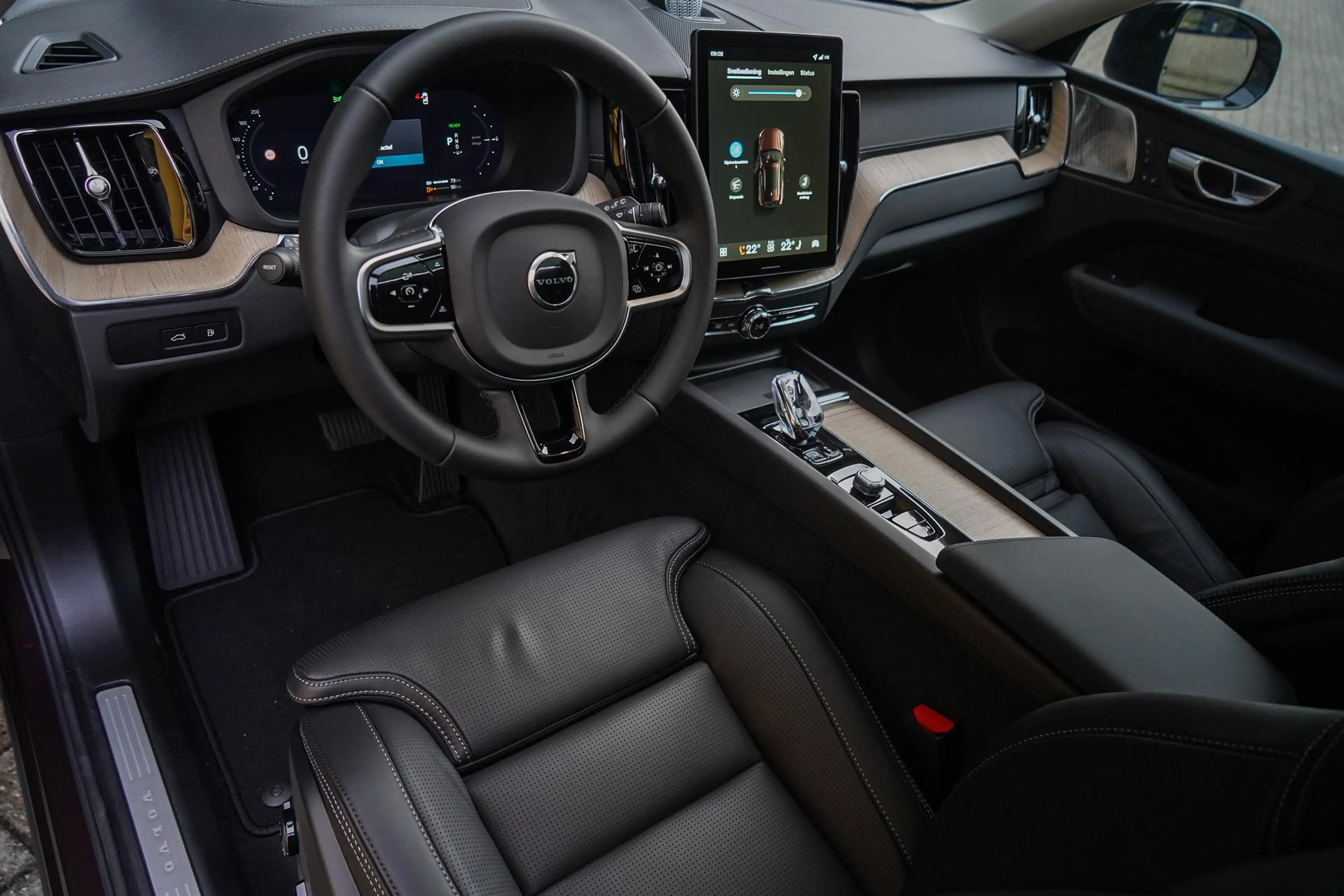 Volvo XC60 2.0 T6 Plug-in hybrid AWD Ultra Dark Executive | G — photo 12
