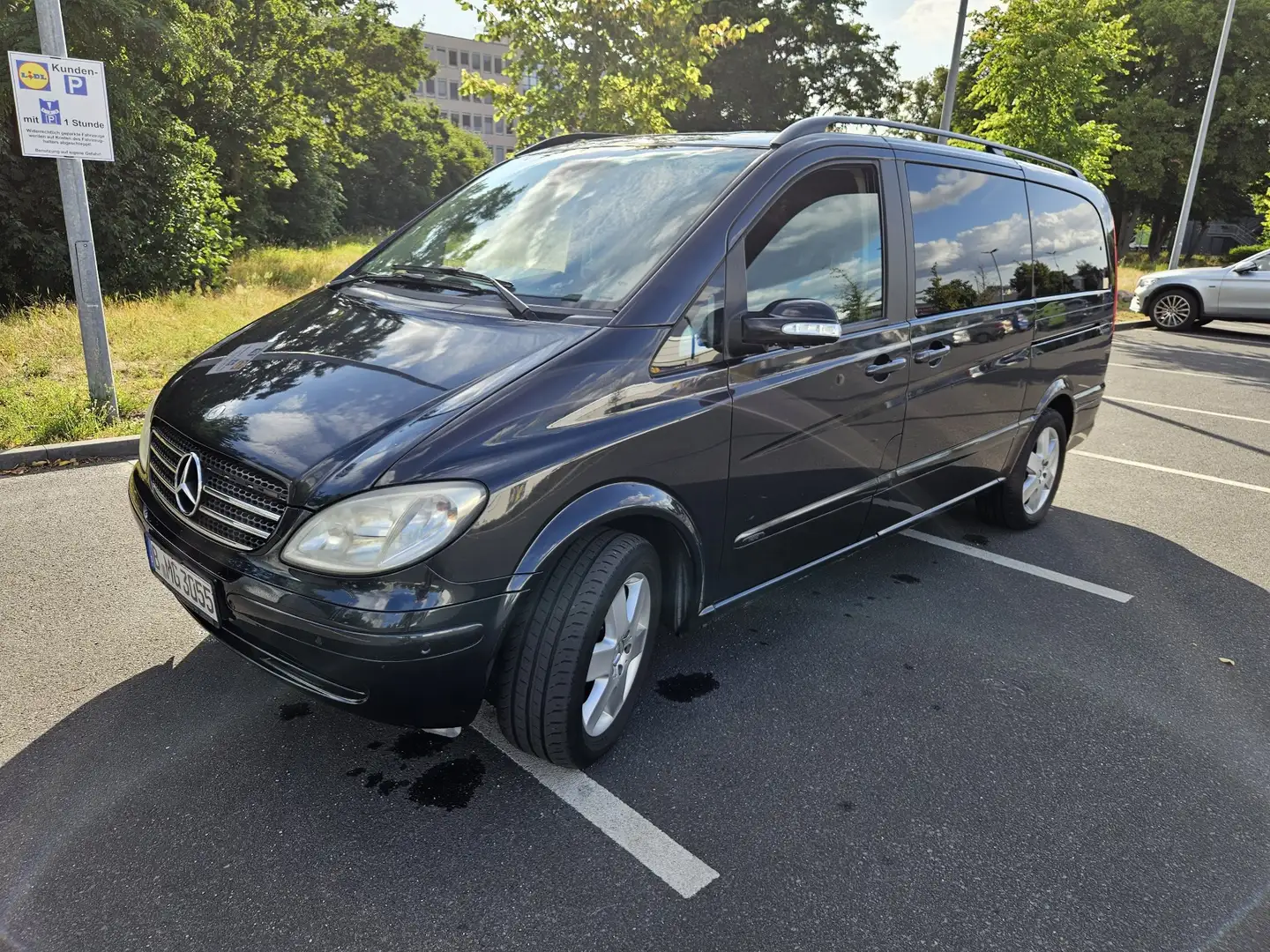 Mercedes-Benz Viano 2.2 CDI Activity lang Automatik Schwarz - 1