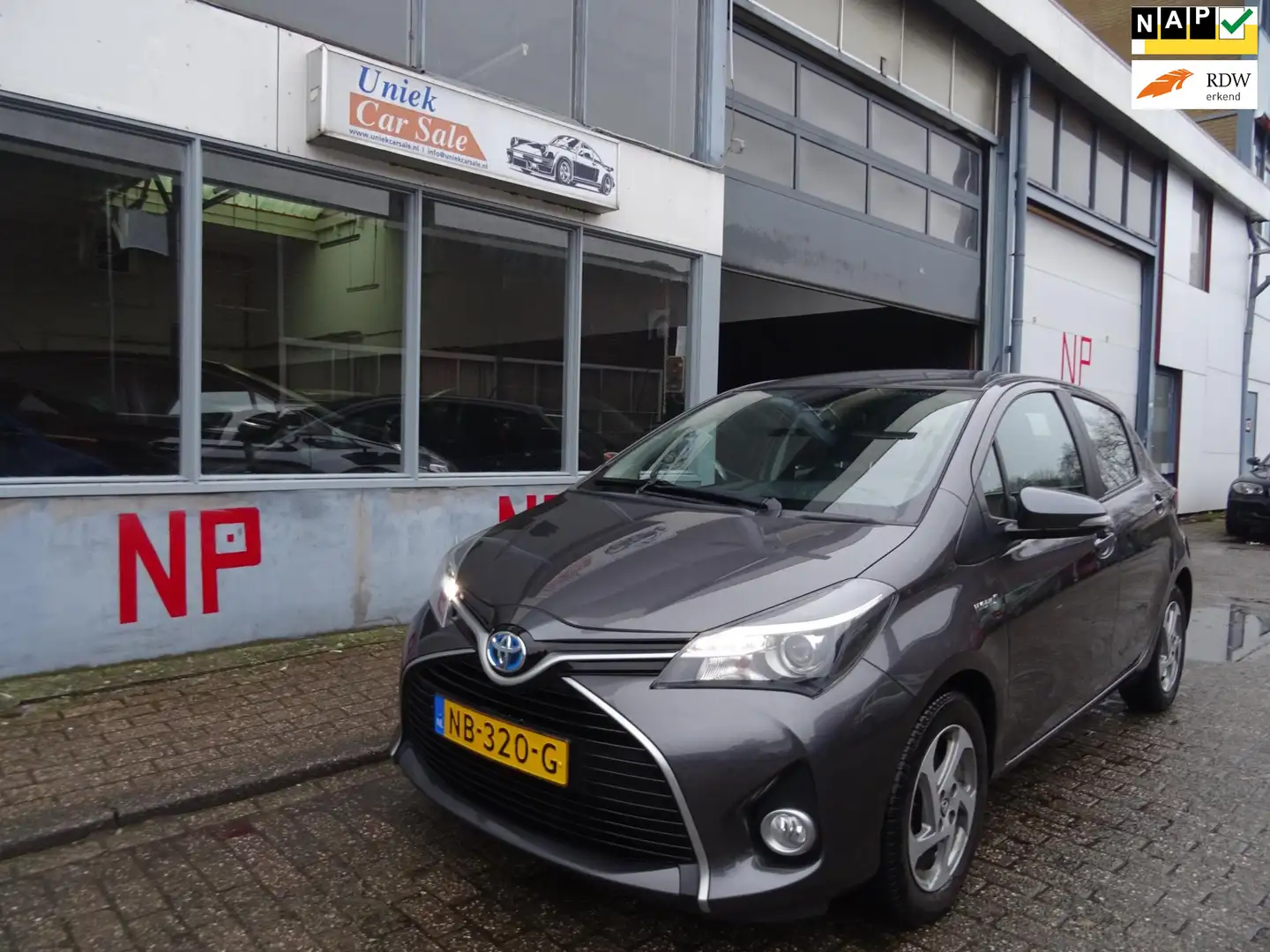 Toyota Yaris 1.5 Hybrid Trend Gris - 1