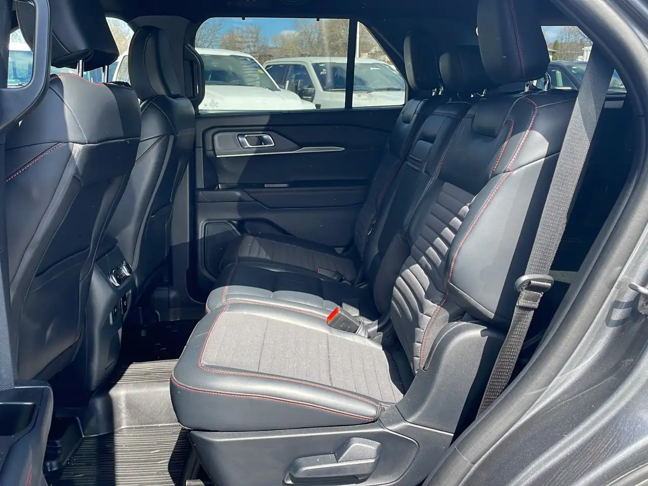 Ford Explorer снимка Ford Explorer
