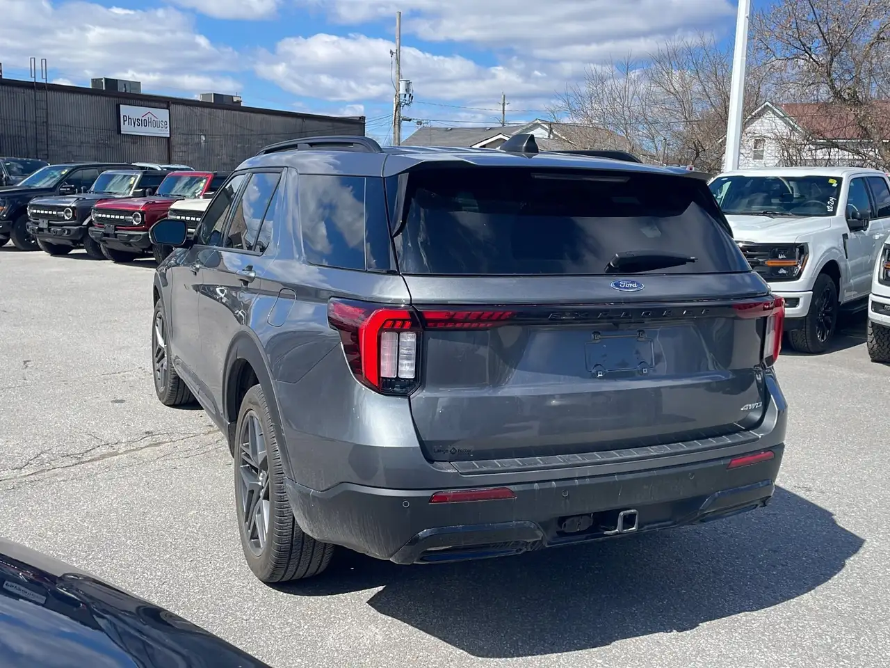 Ford Explorer снимка Ford Explorer