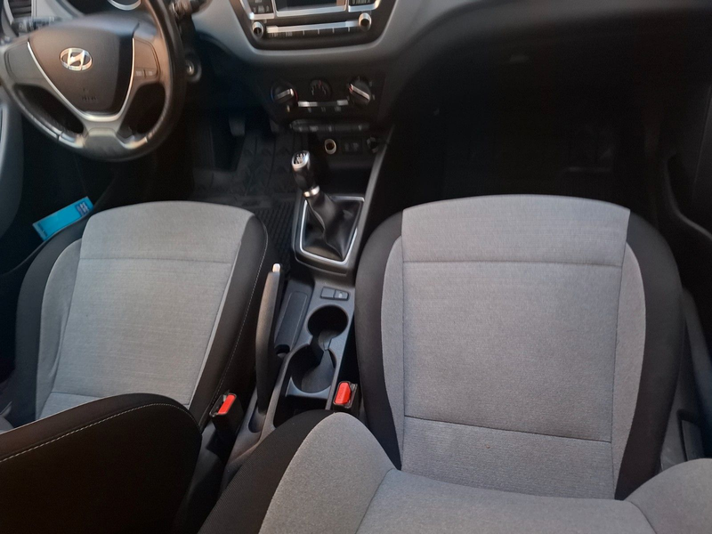 Hyundai i20 Pure TÜV NEU SCHECKHEFT — photo 10
