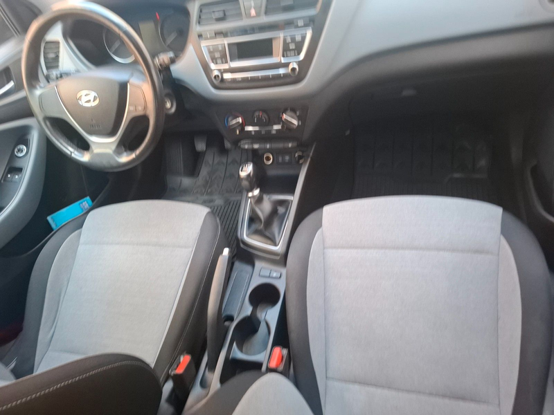 Hyundai i20 Pure TÜV NEU SCHECKHEFT — photo 11
