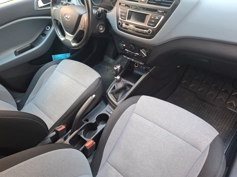 Hyundai i20 Pure TÜV NEU SCHECKHEFT — photo 13