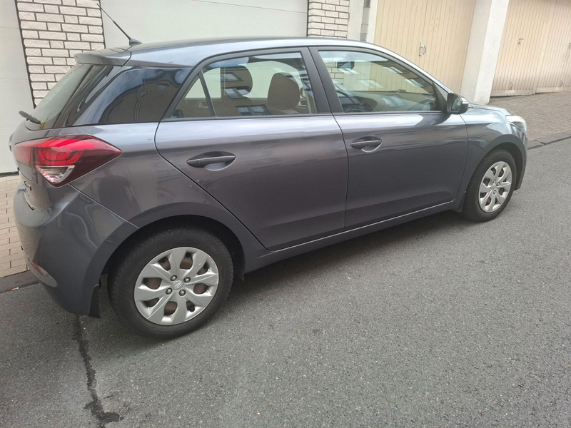 Hyundai i20 Pure TÜV NEU SCHECKHEFT — photo 4