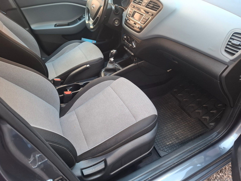 Hyundai i20 Pure TÜV NEU SCHECKHEFT — photo 15