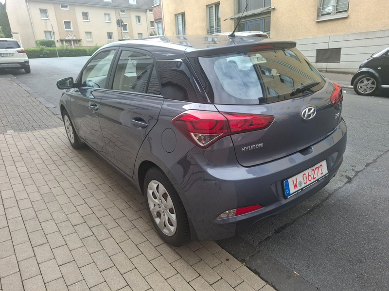 Hyundai i20 Pure TÜV NEU SCHECKHEFT — photo 3