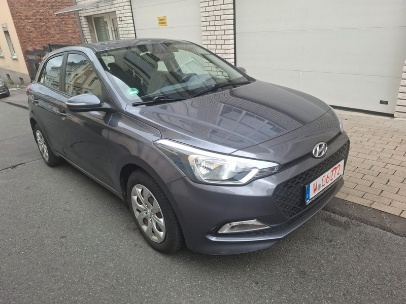 Hyundai i20 Pure TÜV NEU SCHECKHEFT — photo 6