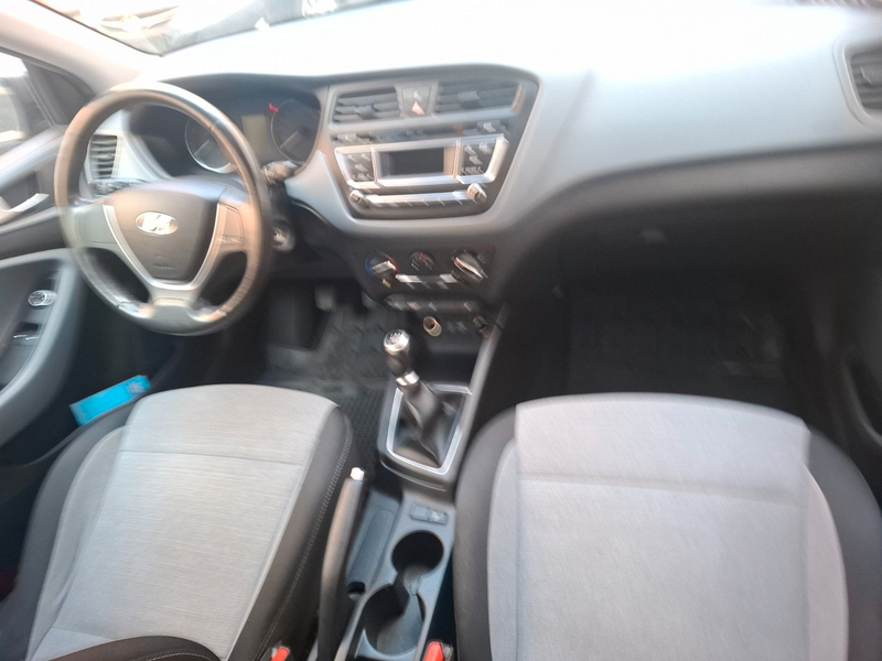 Hyundai i20 Pure TÜV NEU SCHECKHEFT — photo 12