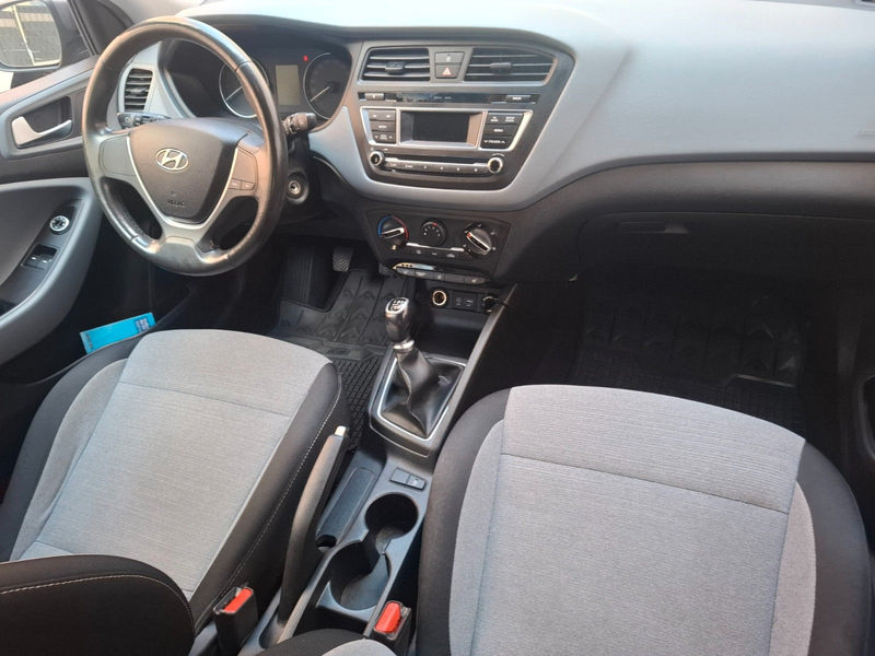 Hyundai i20 Pure TÜV NEU SCHECKHEFT — photo 14