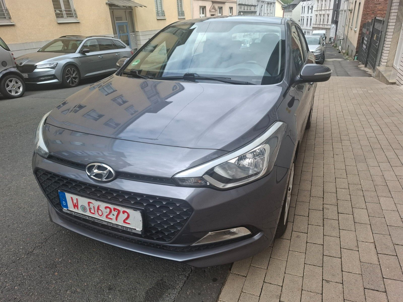 Hyundai i20 Pure TÜV NEU SCHECKHEFT — photo 5