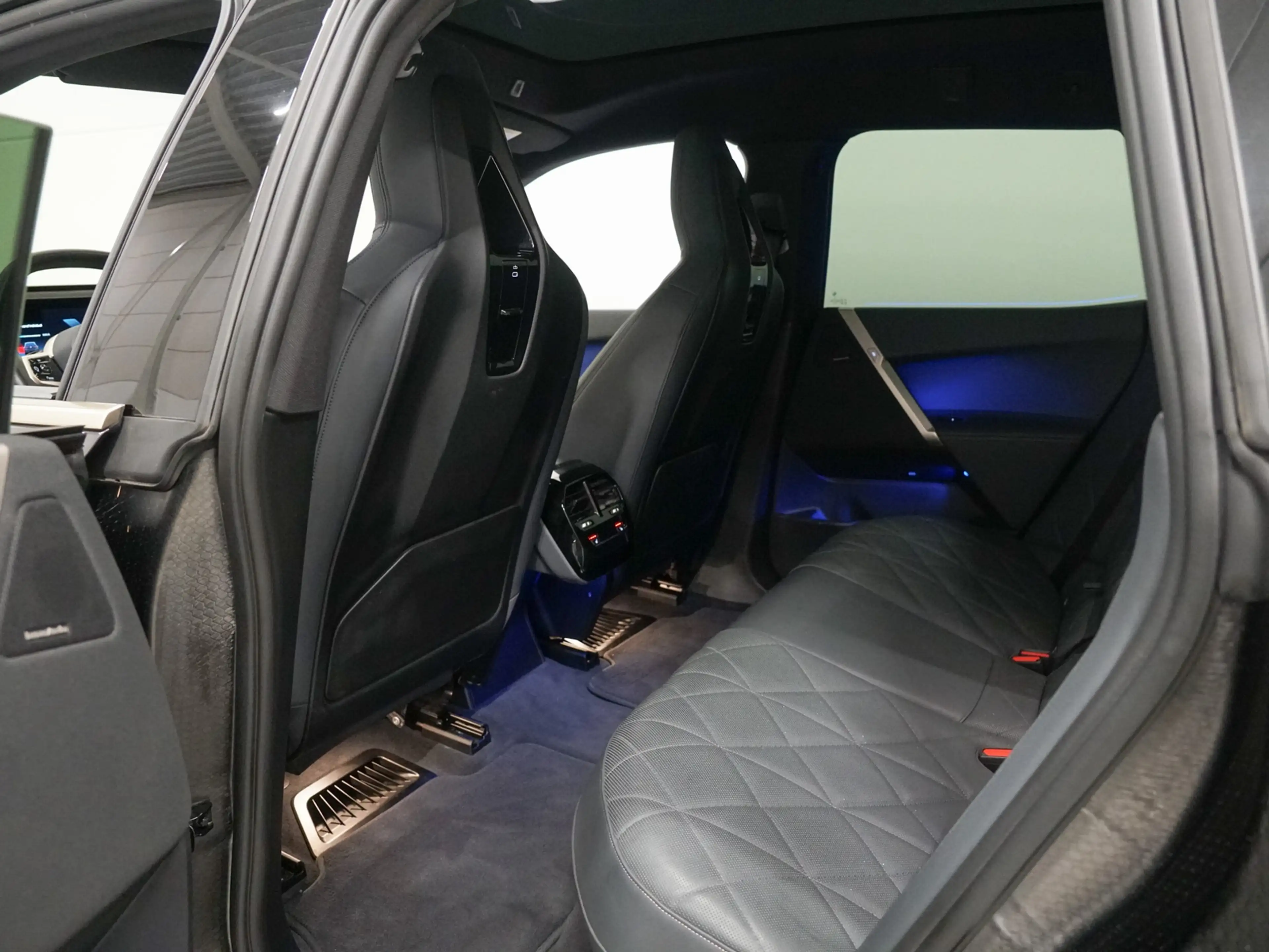 BMW iX xDrive40 Skylounge | CoPilot | Elektr. Trekhaak | — photo 32