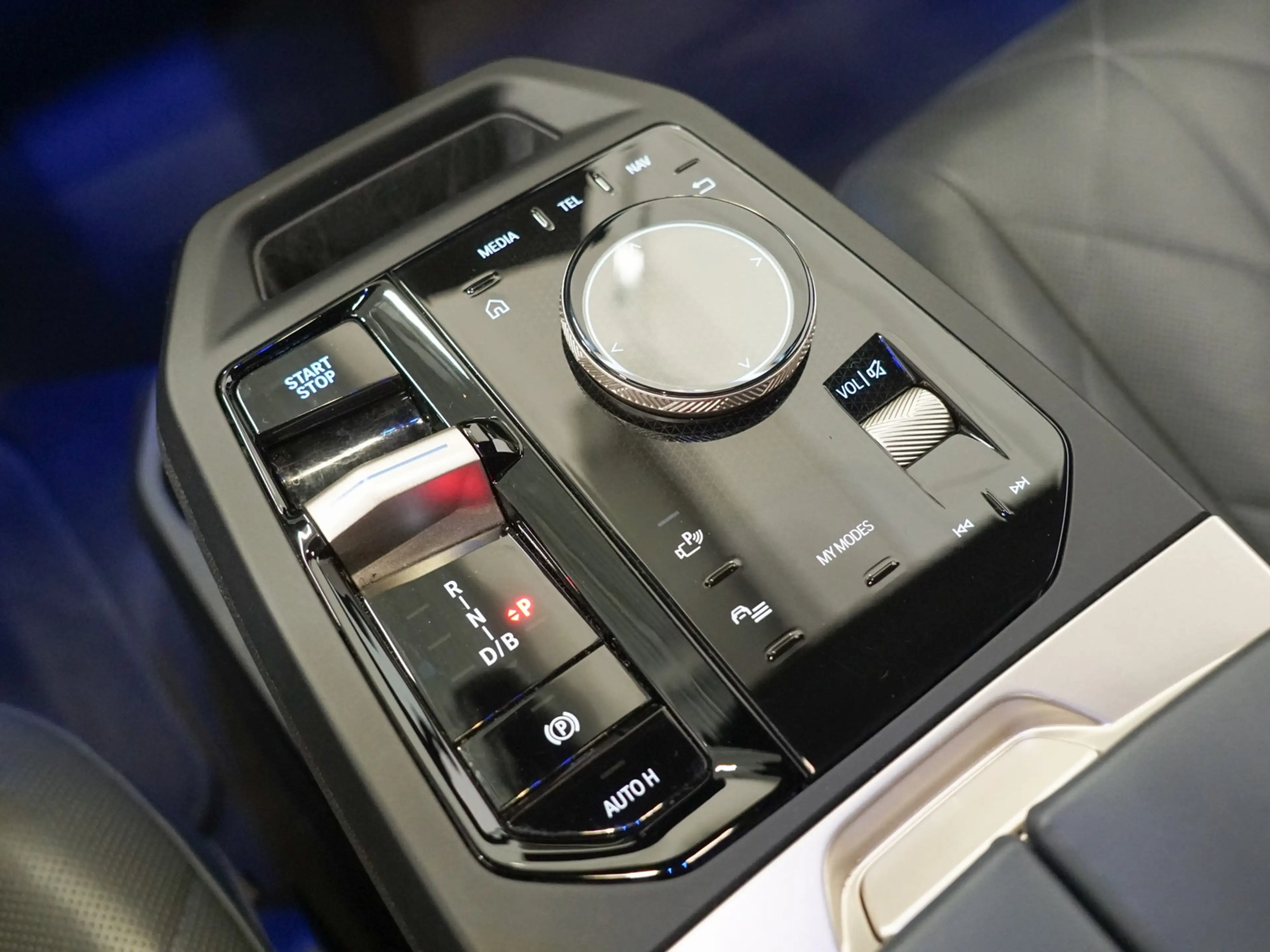 BMW iX xDrive40 Skylounge | CoPilot | Elektr. Trekhaak | — photo 24
