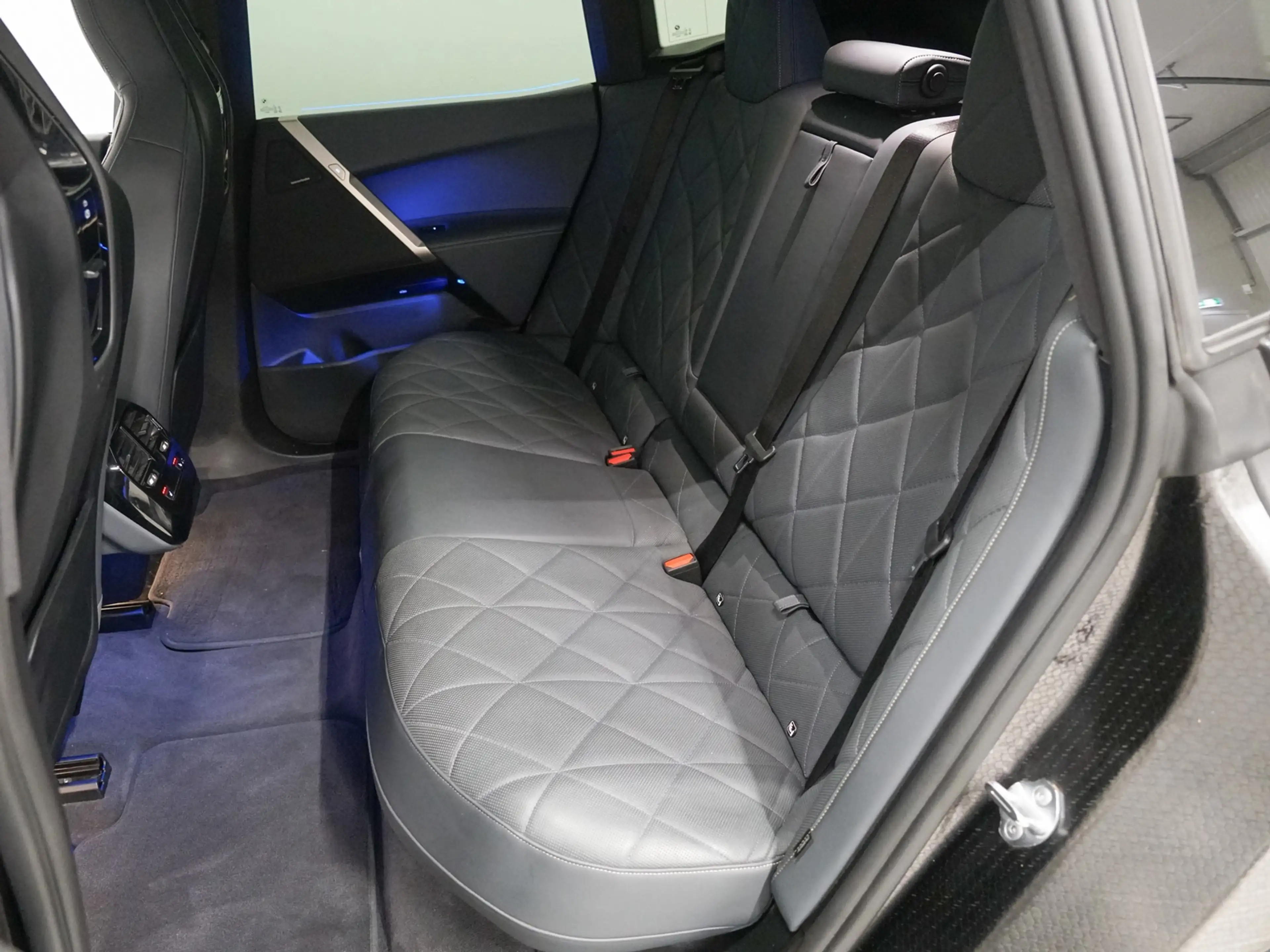 BMW iX xDrive40 Skylounge | CoPilot | Elektr. Trekhaak | — photo 34
