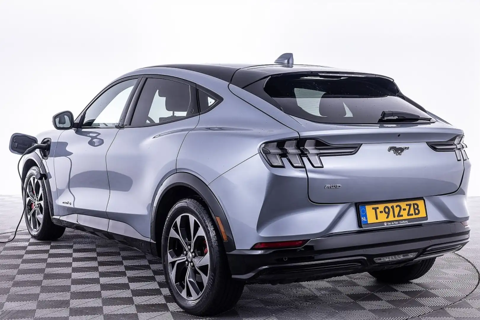 Ford Mustang Mach-E Premium AWD 75 kWh | LEDER | KEYLESS | CARPLAY Gris - 2