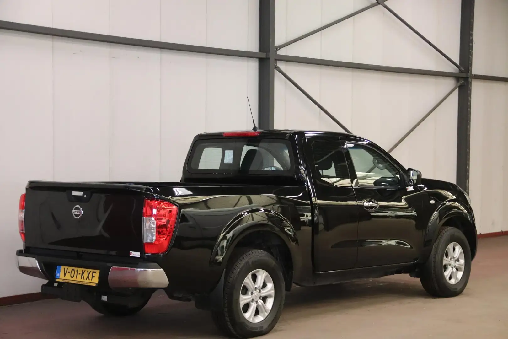 Nissan Navara 2.3 dCi PICK UP 4X4 Negro - 2