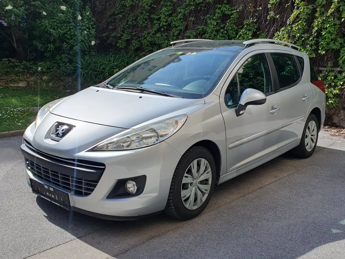 Peugeot 207 SW Active 1,4 16V VTi Grau - 1