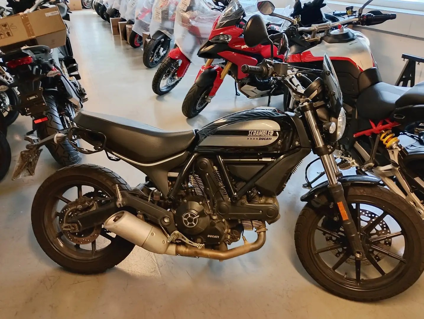 Ducati Scrambler 400 - 1
