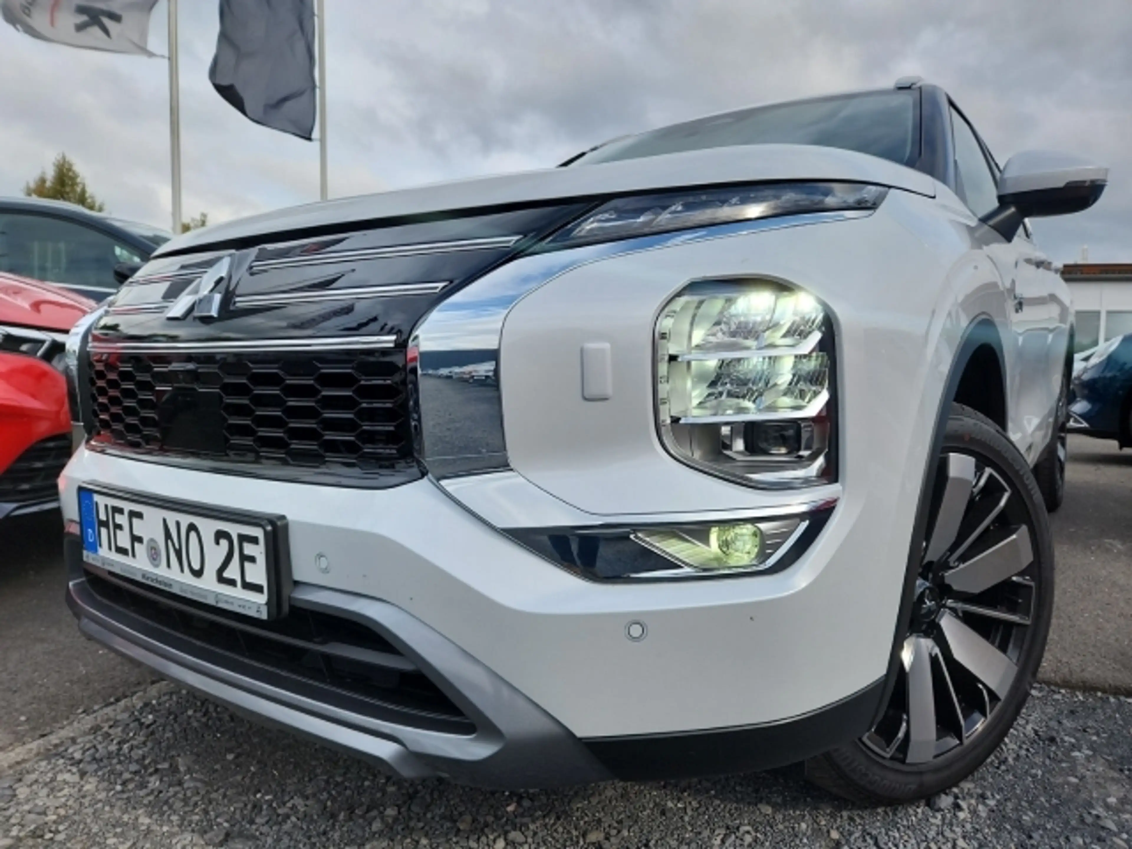 Mitsubishi Outlander Intro 4WD wenig KM *Aktion!* — photo 5
