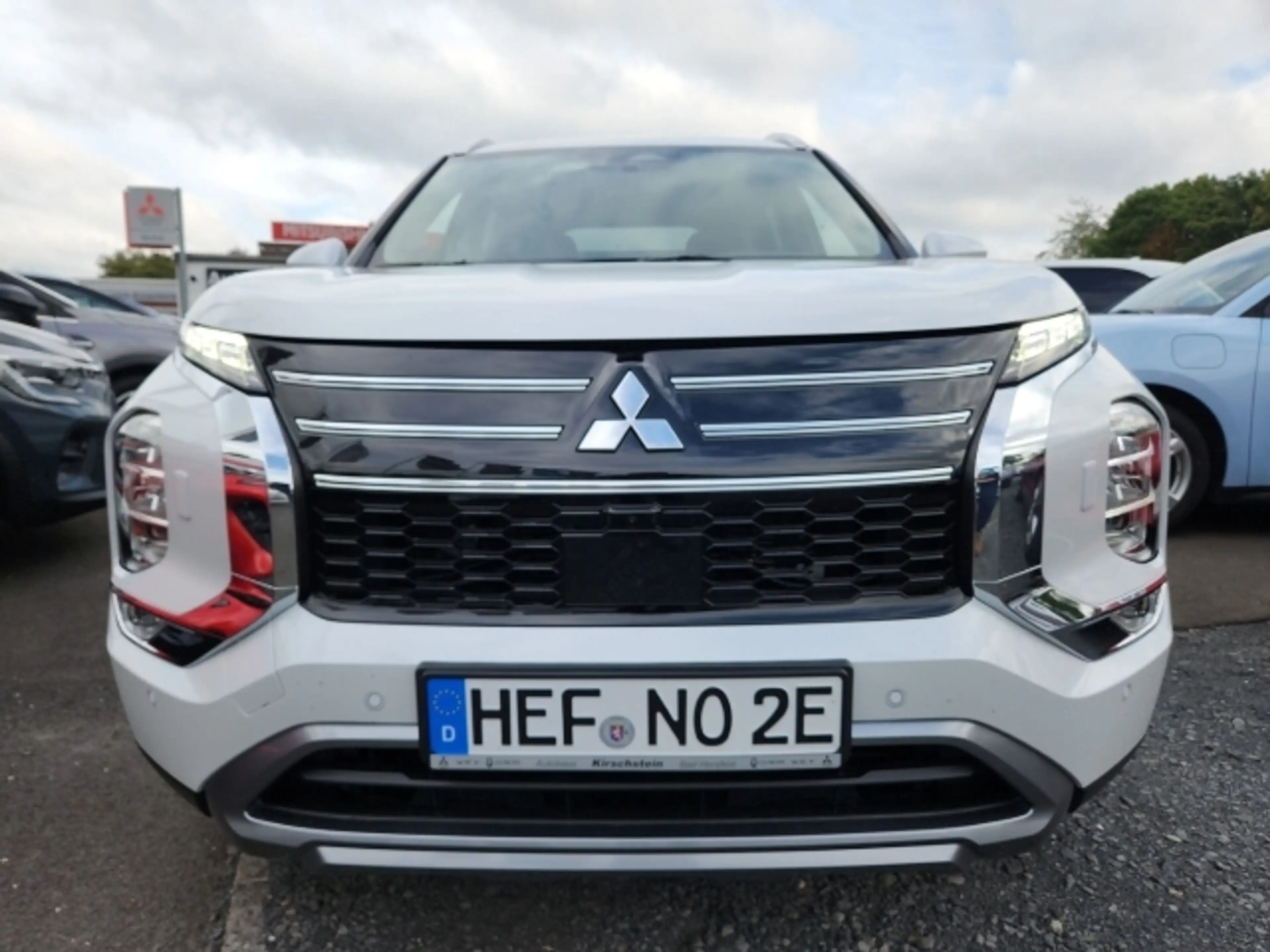 Mitsubishi Outlander Intro 4WD wenig KM *Aktion!* — photo 4