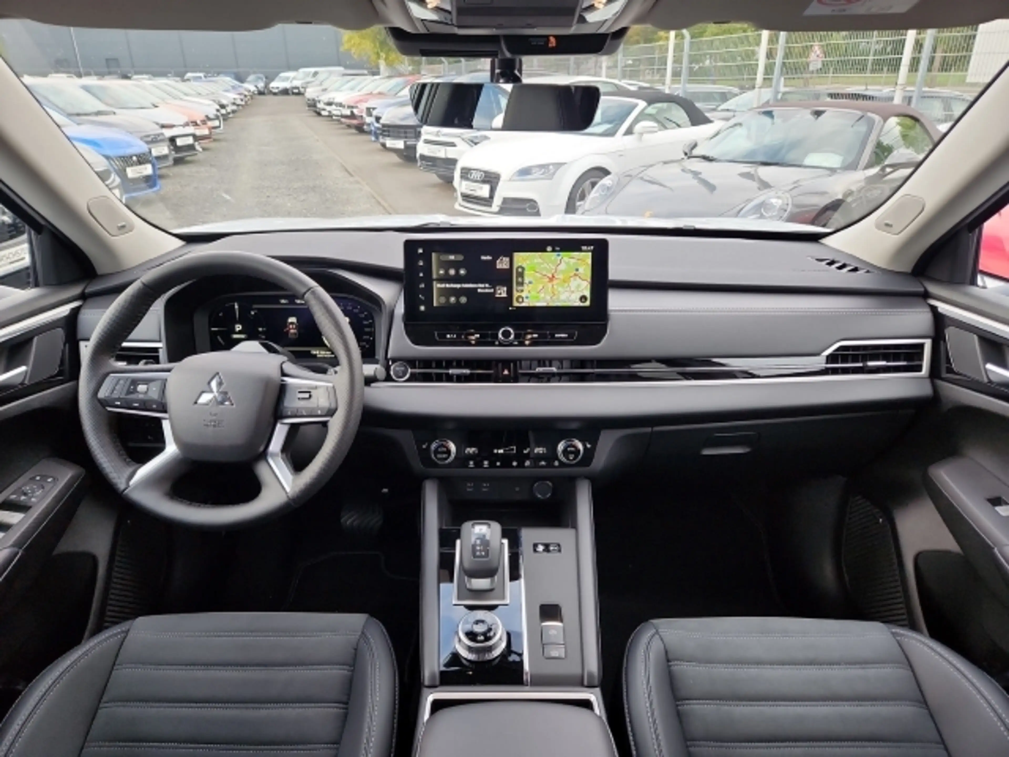 Mitsubishi Outlander Intro 4WD wenig KM *Aktion!* — photo 9