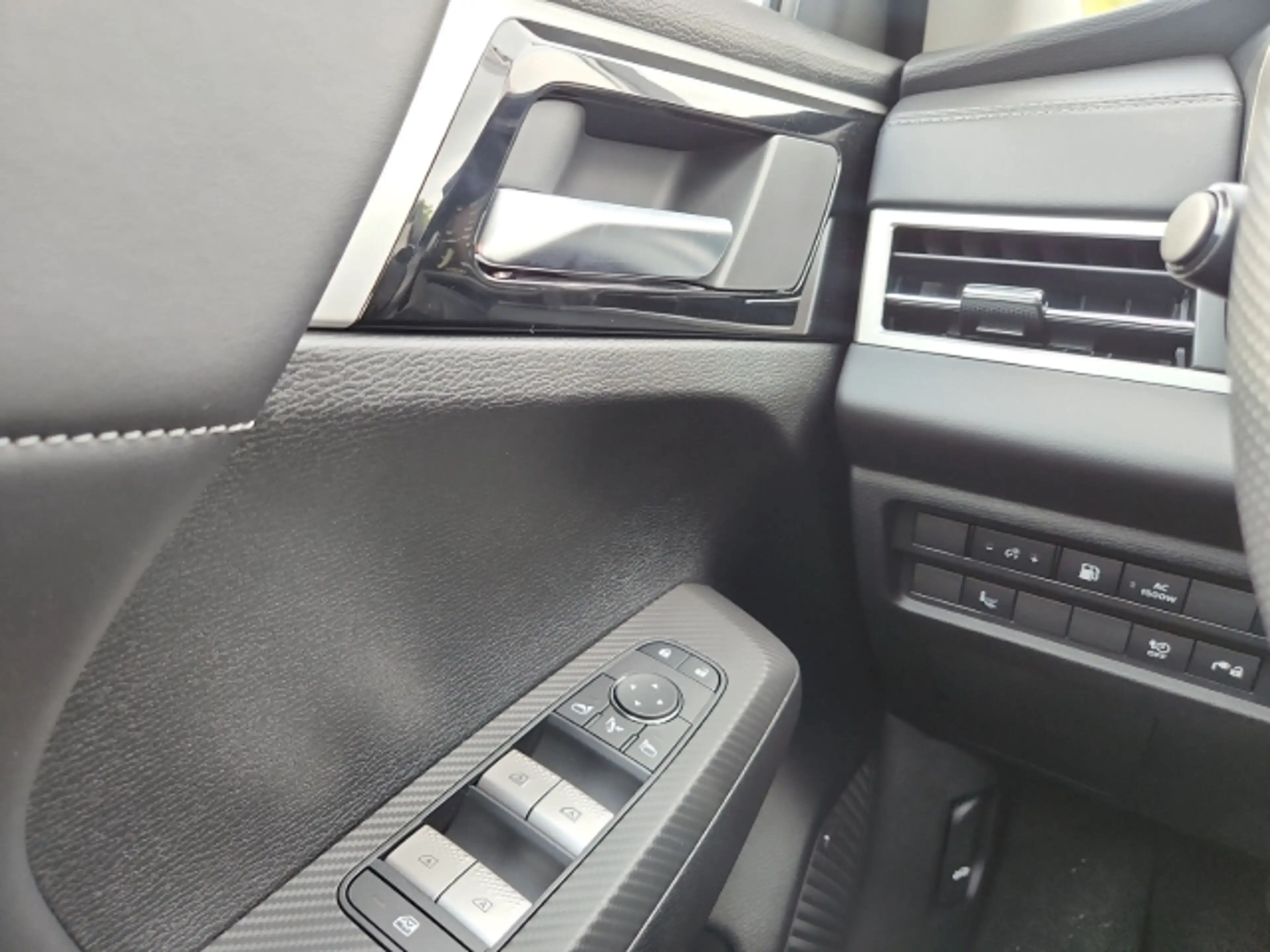 Mitsubishi Outlander Intro 4WD wenig KM *Aktion!* — photo 23