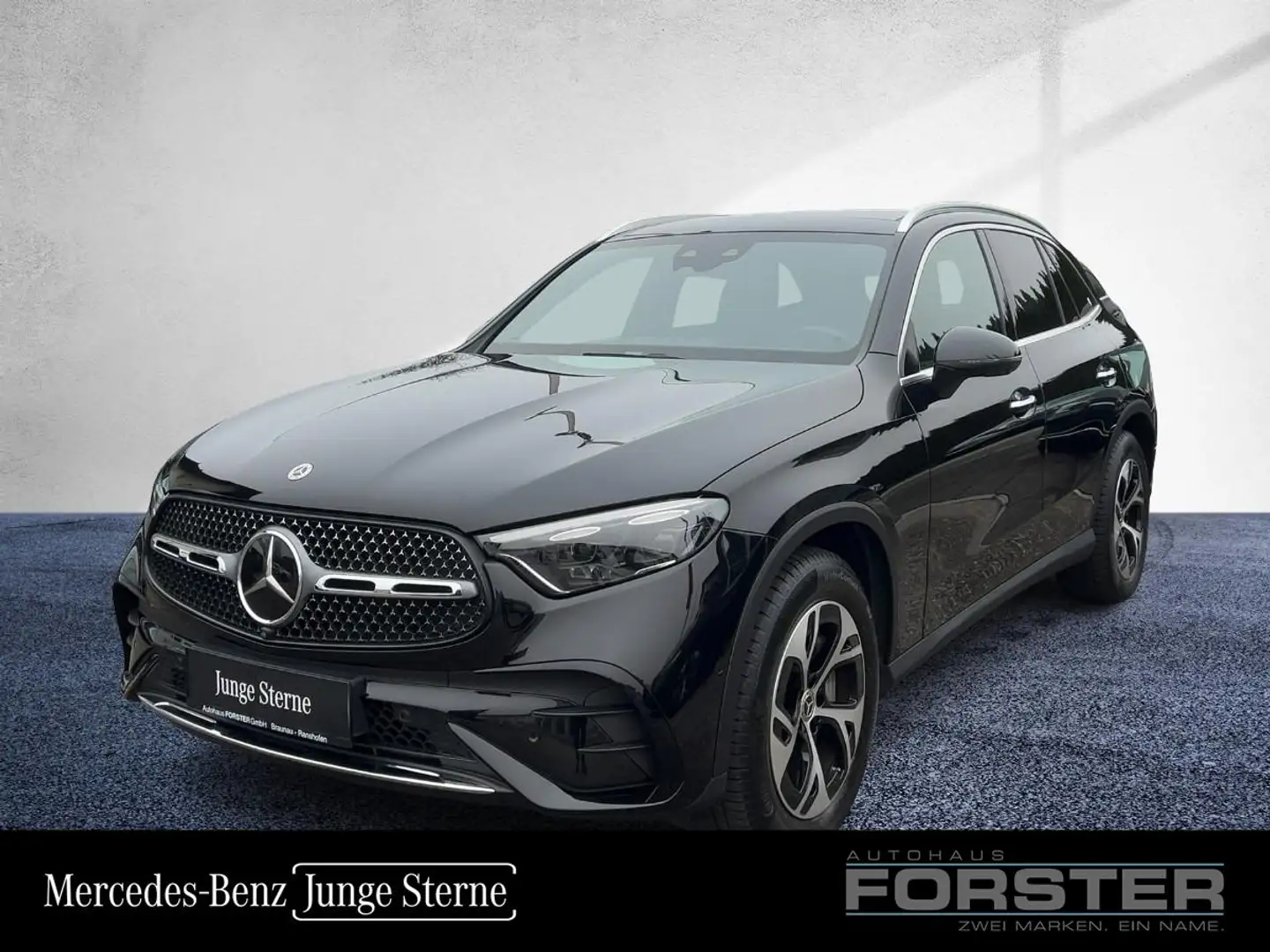 Mercedes-Benz GLC 220 d 4MATIC AMG Line Distr PTS Shz Navi Schwarz - 1