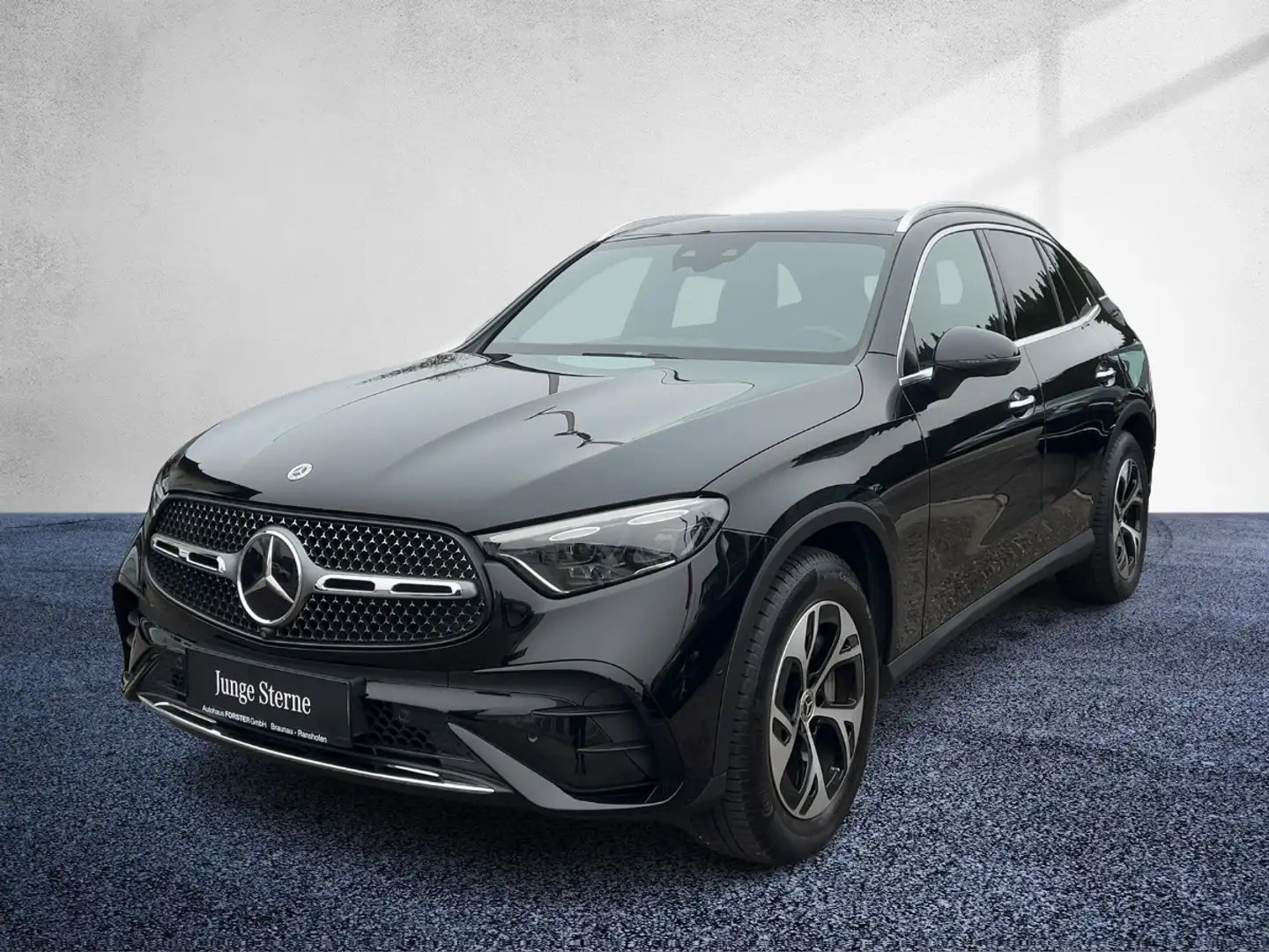 Mercedes-Benz GLC 220 d 4MATIC AMG Line Distr PTS Shz Navi Schwarz - 2