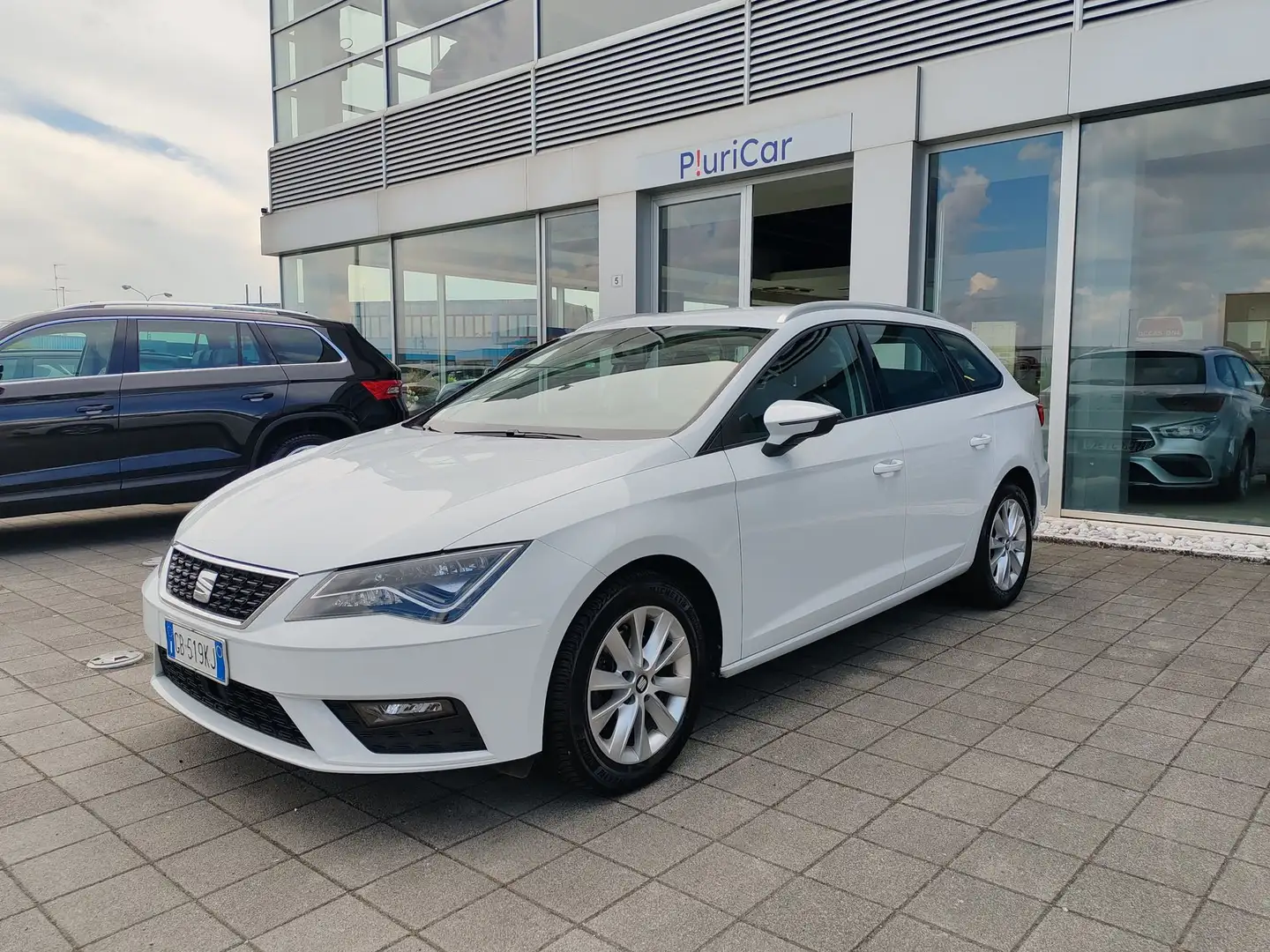 SEAT Leon 1.6 TDI 115cv ST Fari LED Navi Cruise FrontAssist Bianco - 1