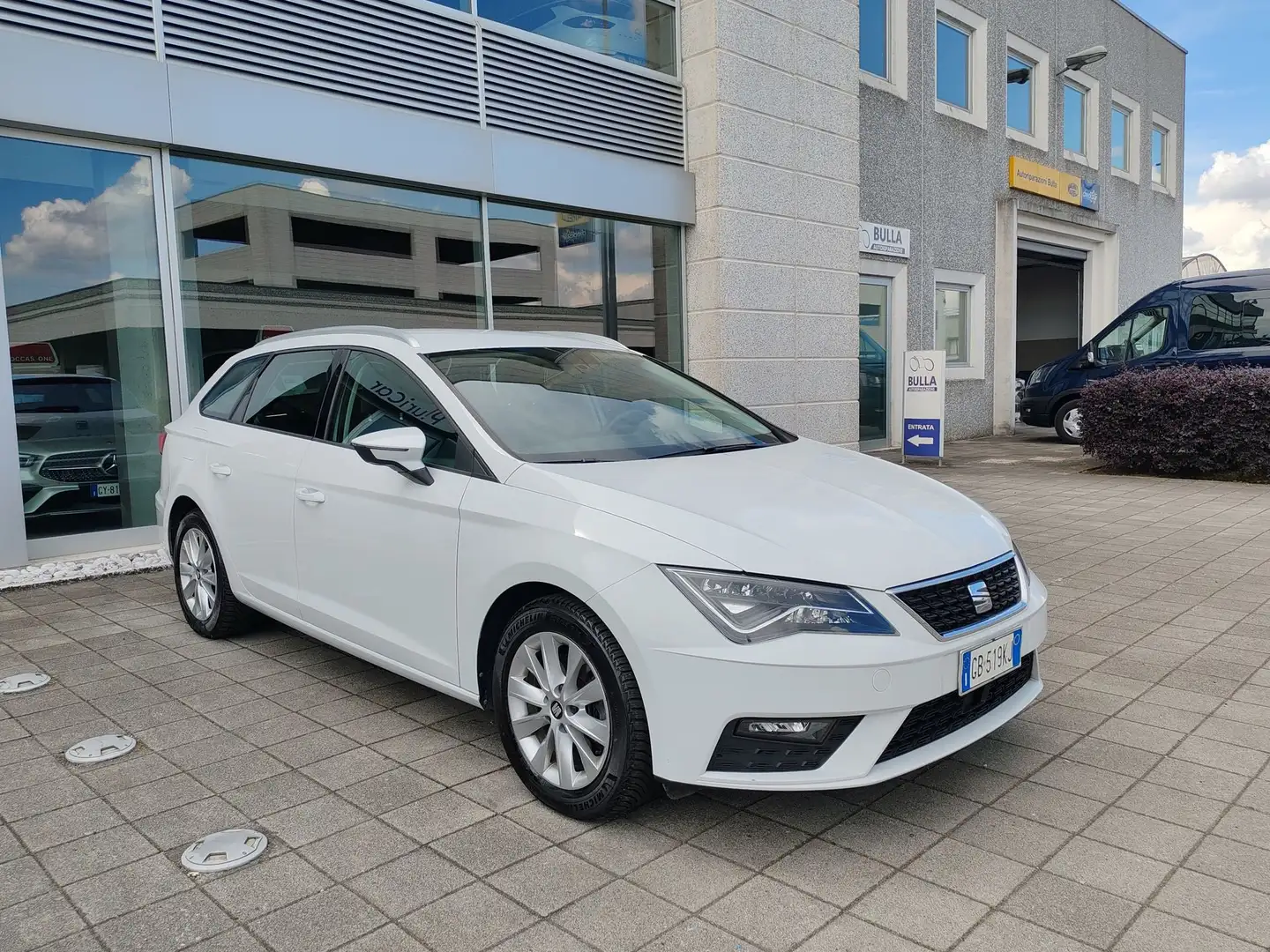SEAT Leon 1.6 TDI 115cv ST Fari LED Navi Cruise FrontAssist Bianco - 2