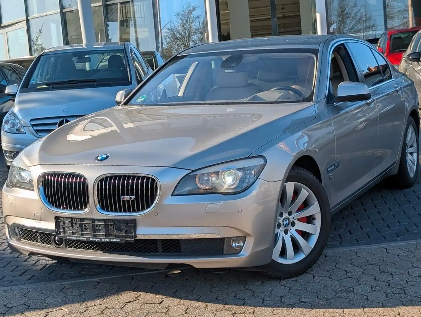 BMW 750 i RFK. Sitzh. Leder. Klimaaut. HECKROLLO Silber - 2
