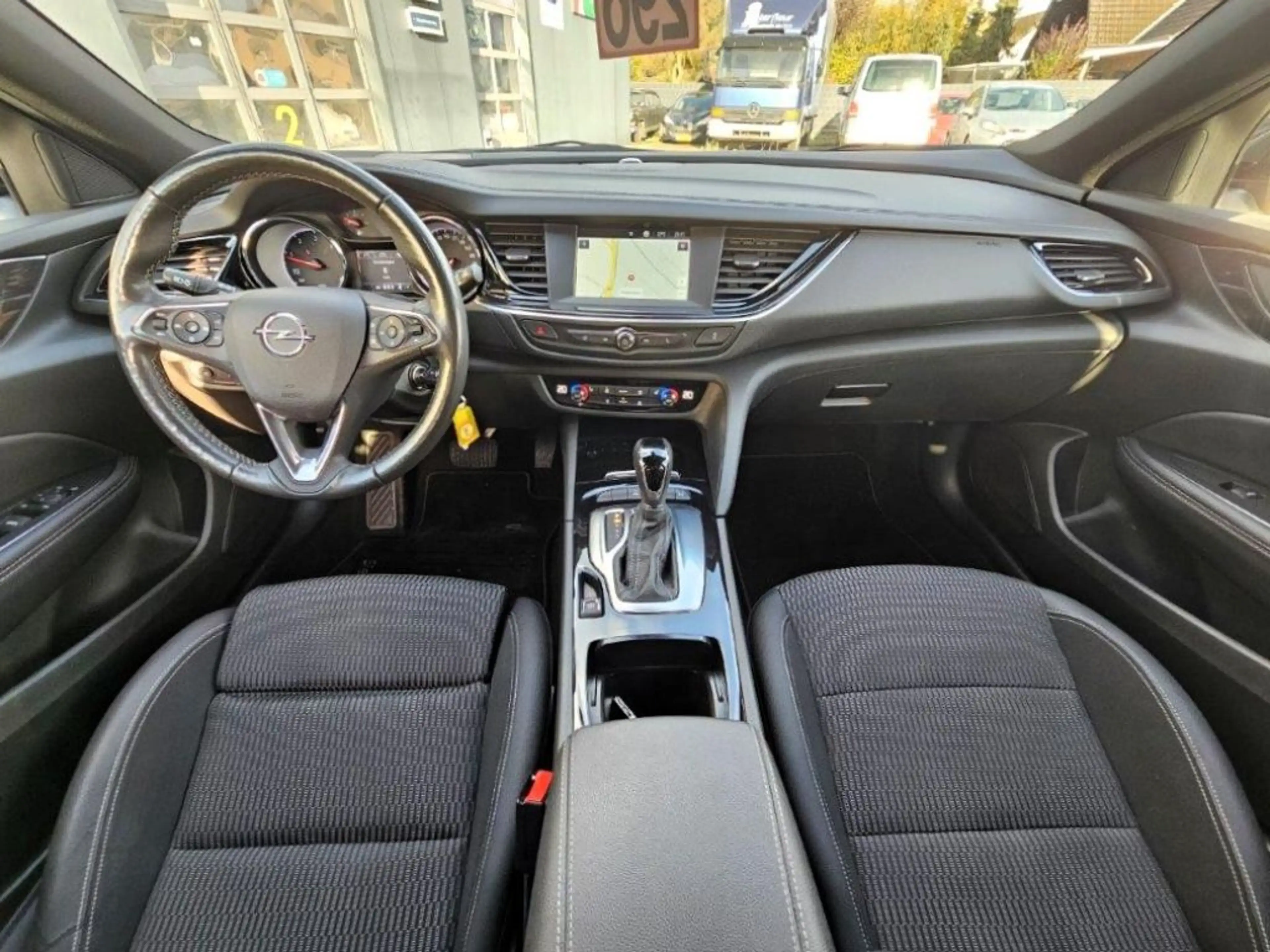 Opel Insignia Sports Tourer 2.0 Diesel Aut. Elegance — photo 10